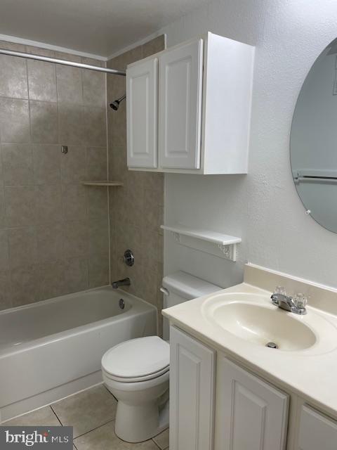 PENDERBROOK SQUARE CONDOMINIUMS - Residential Lease