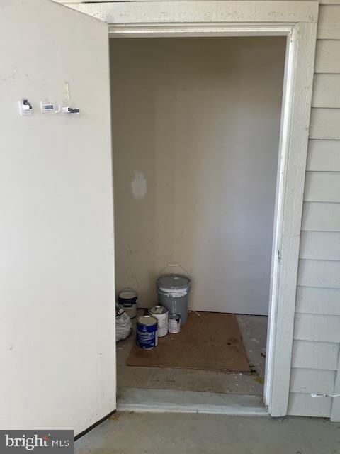 PENDERBROOK SQUARE CONDOMINIUMS - Residential Lease