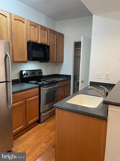 PENDERBROOK SQUARE CONDOMINIUMS - Residential Lease