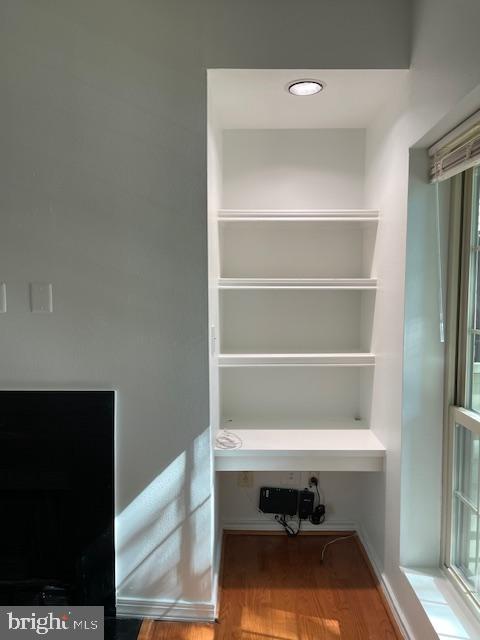 PENDERBROOK SQUARE CONDOMINIUMS - Residential Lease