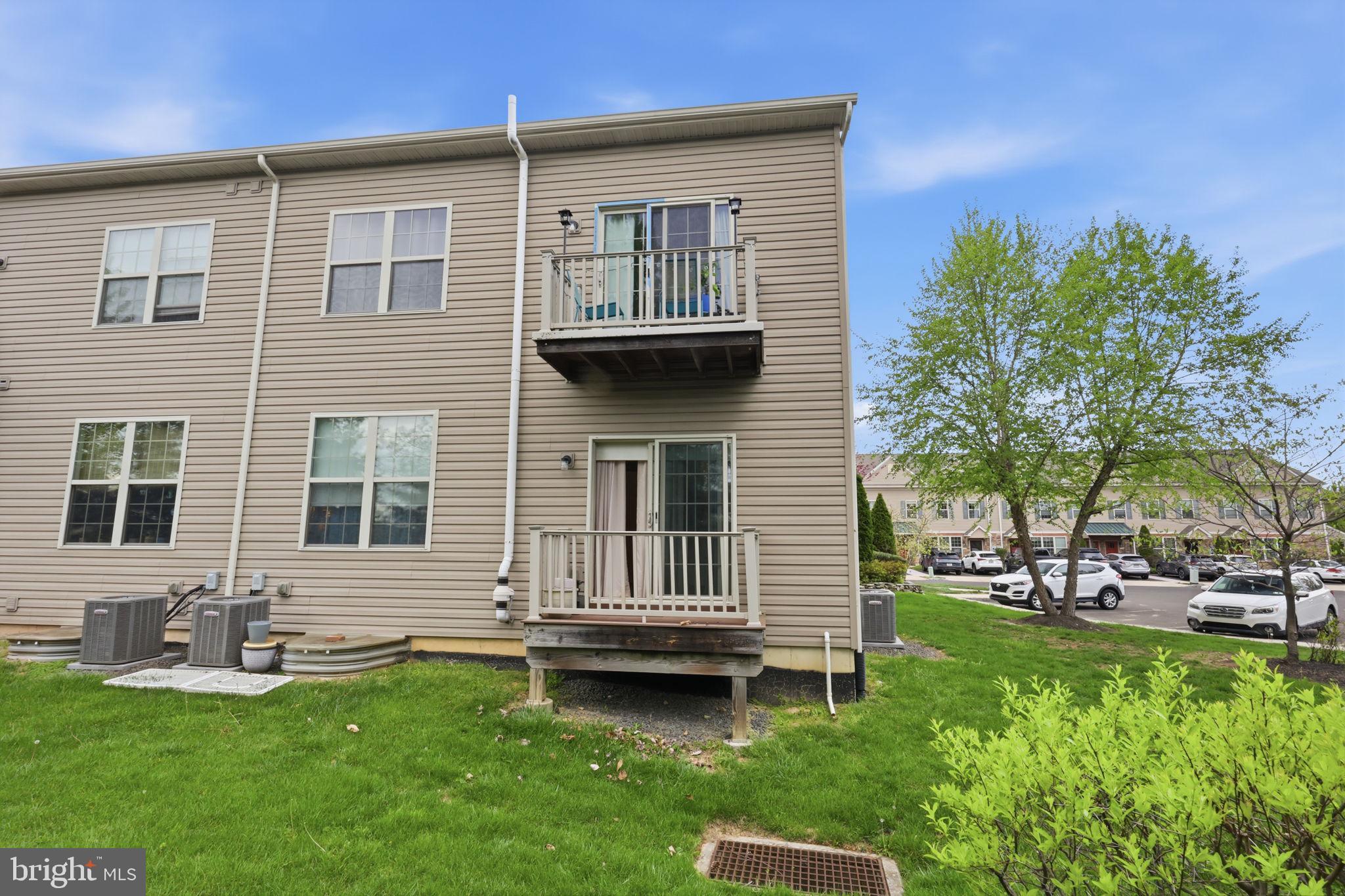 EMERALD WALK - Residential