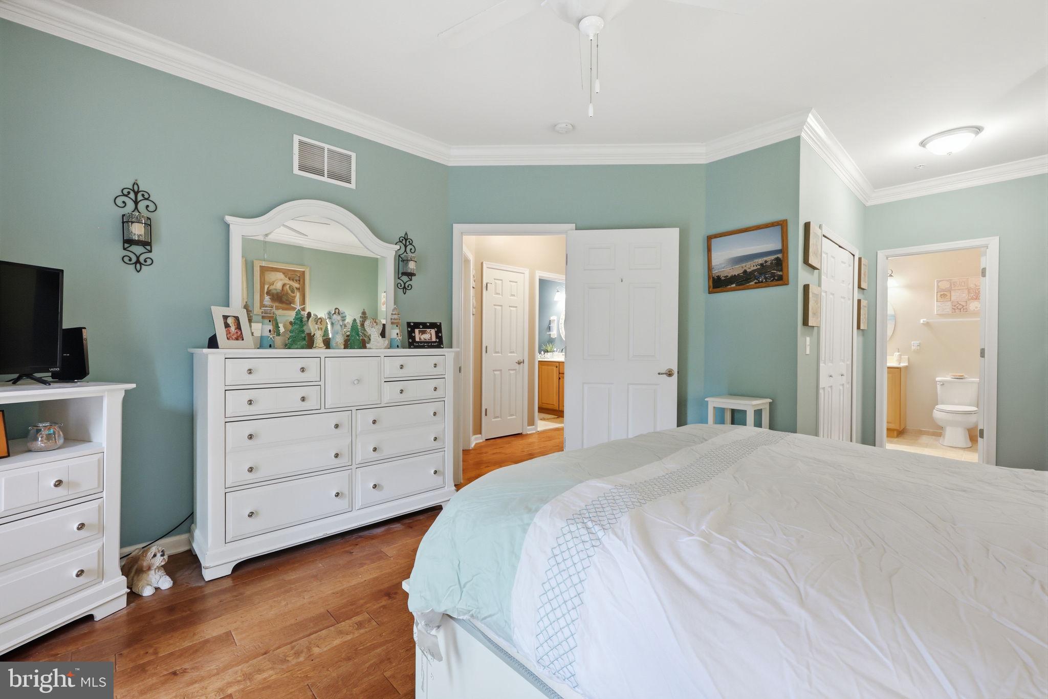 EMERALD WALK - Residential