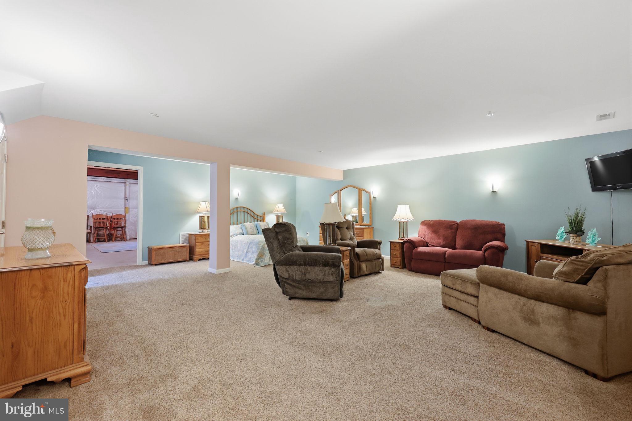 EMERALD WALK - Residential