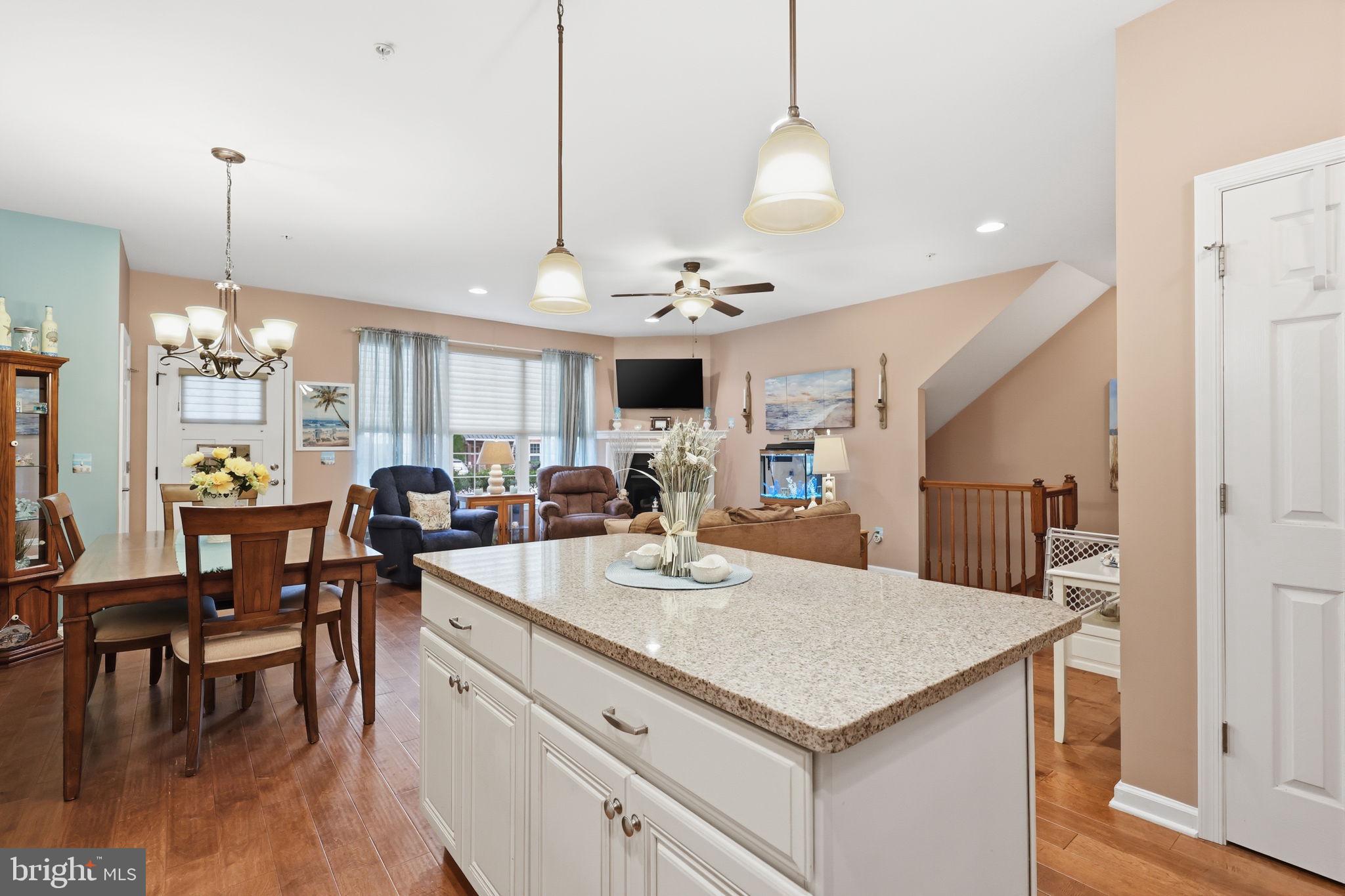 EMERALD WALK - Residential