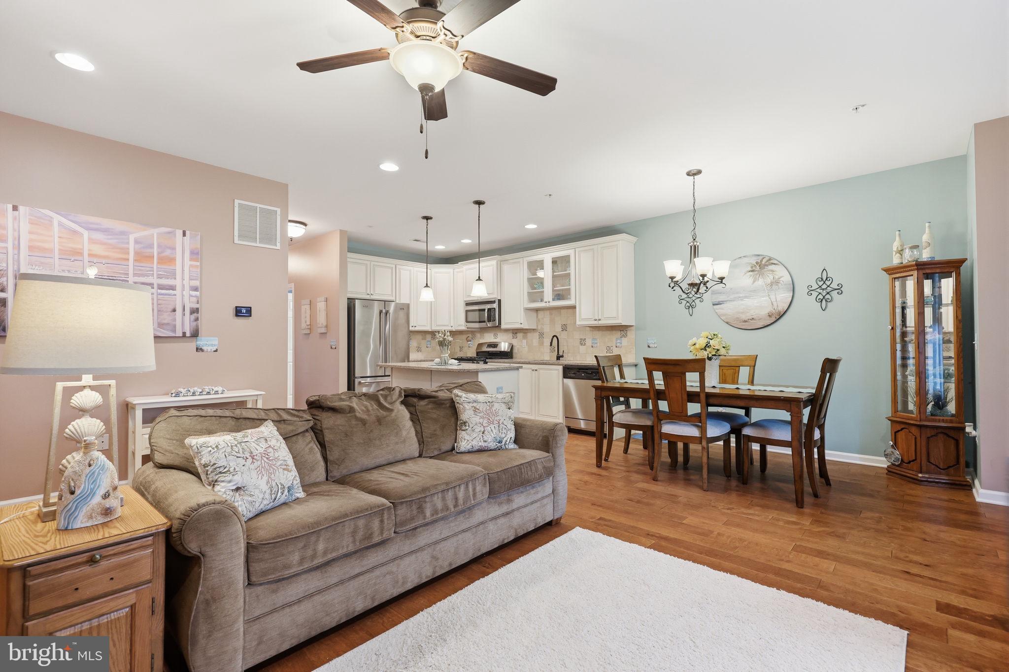 EMERALD WALK - Residential