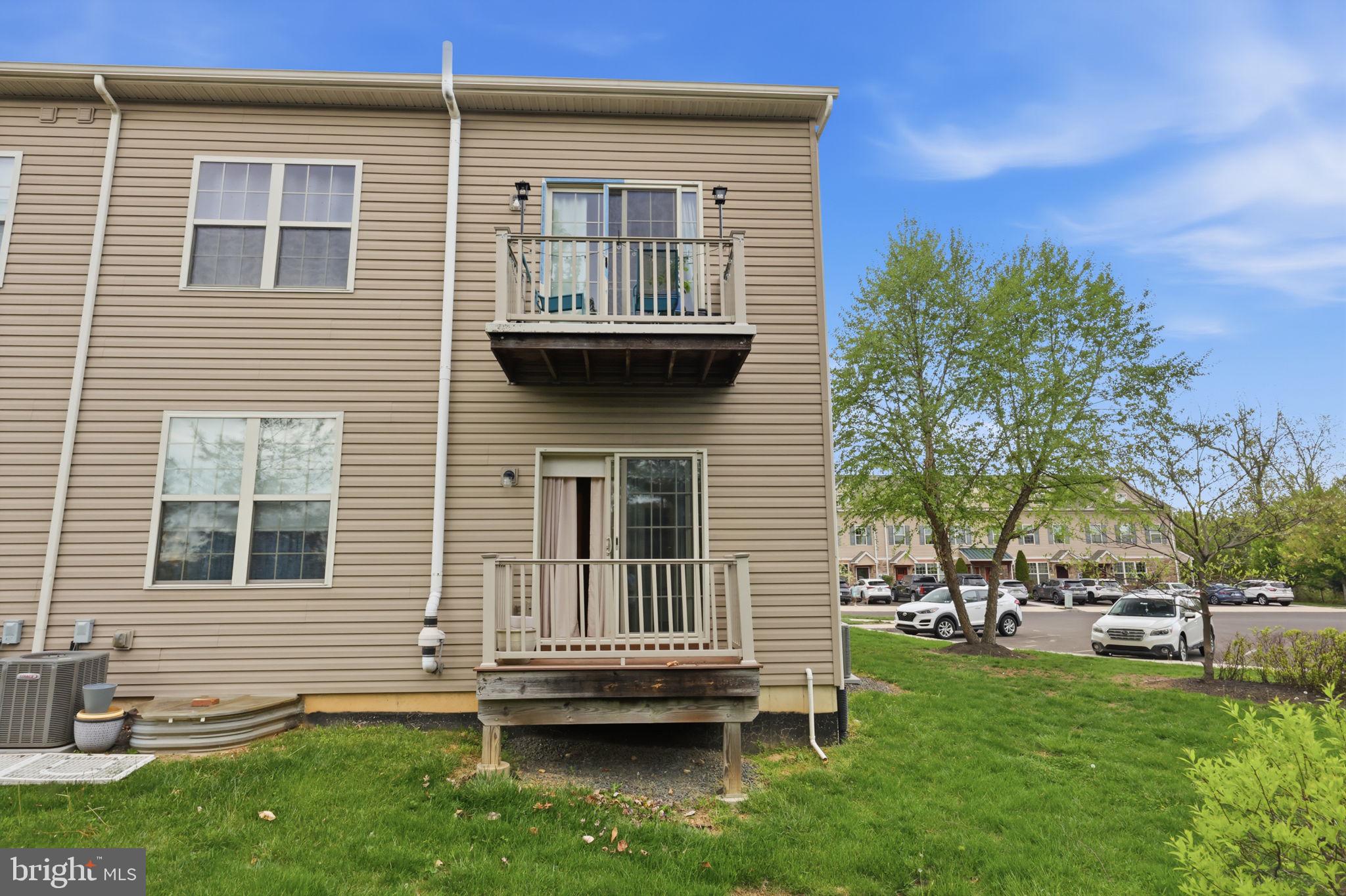 EMERALD WALK - Residential