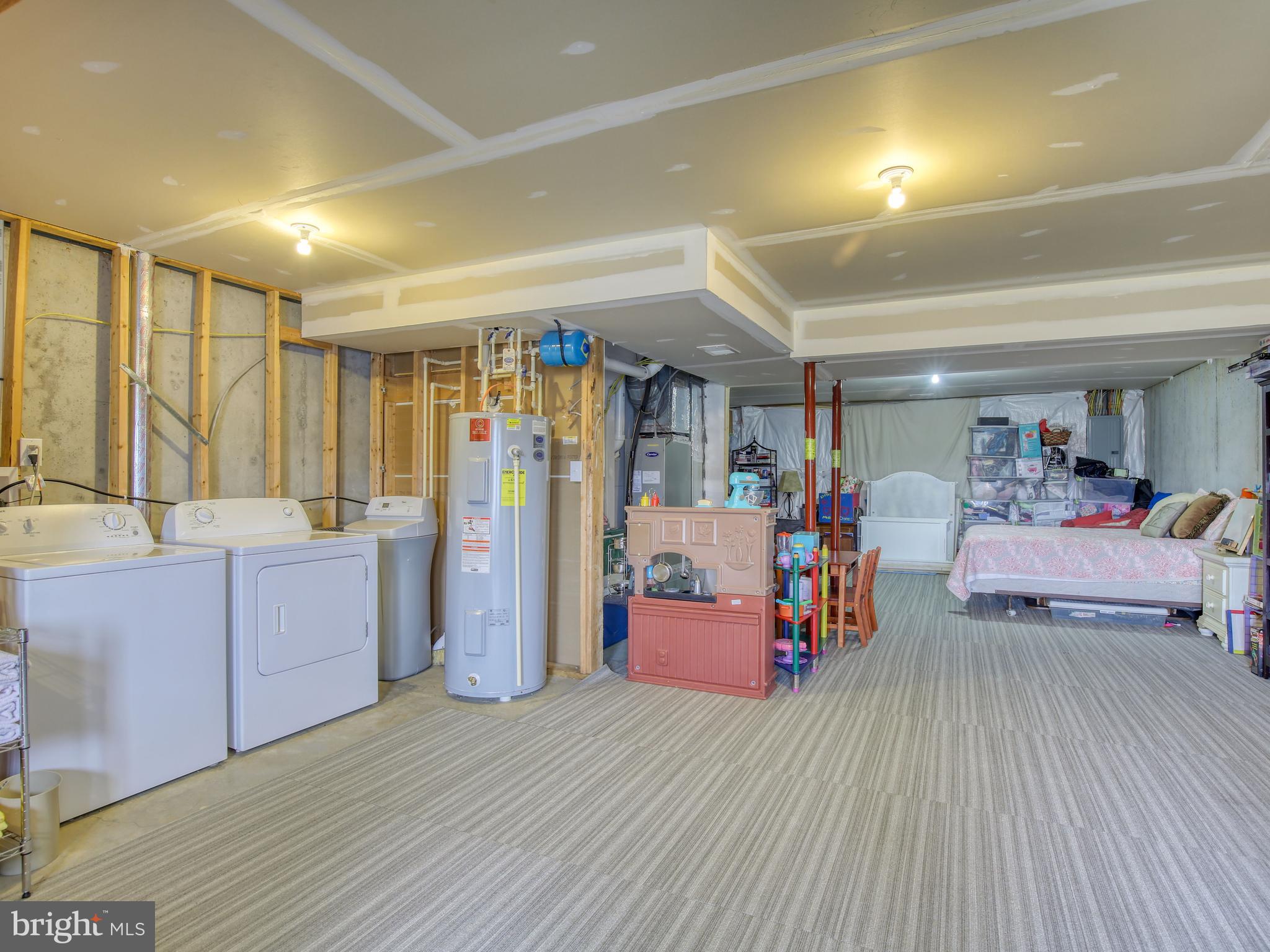 LAKELAND PLACE - Residential