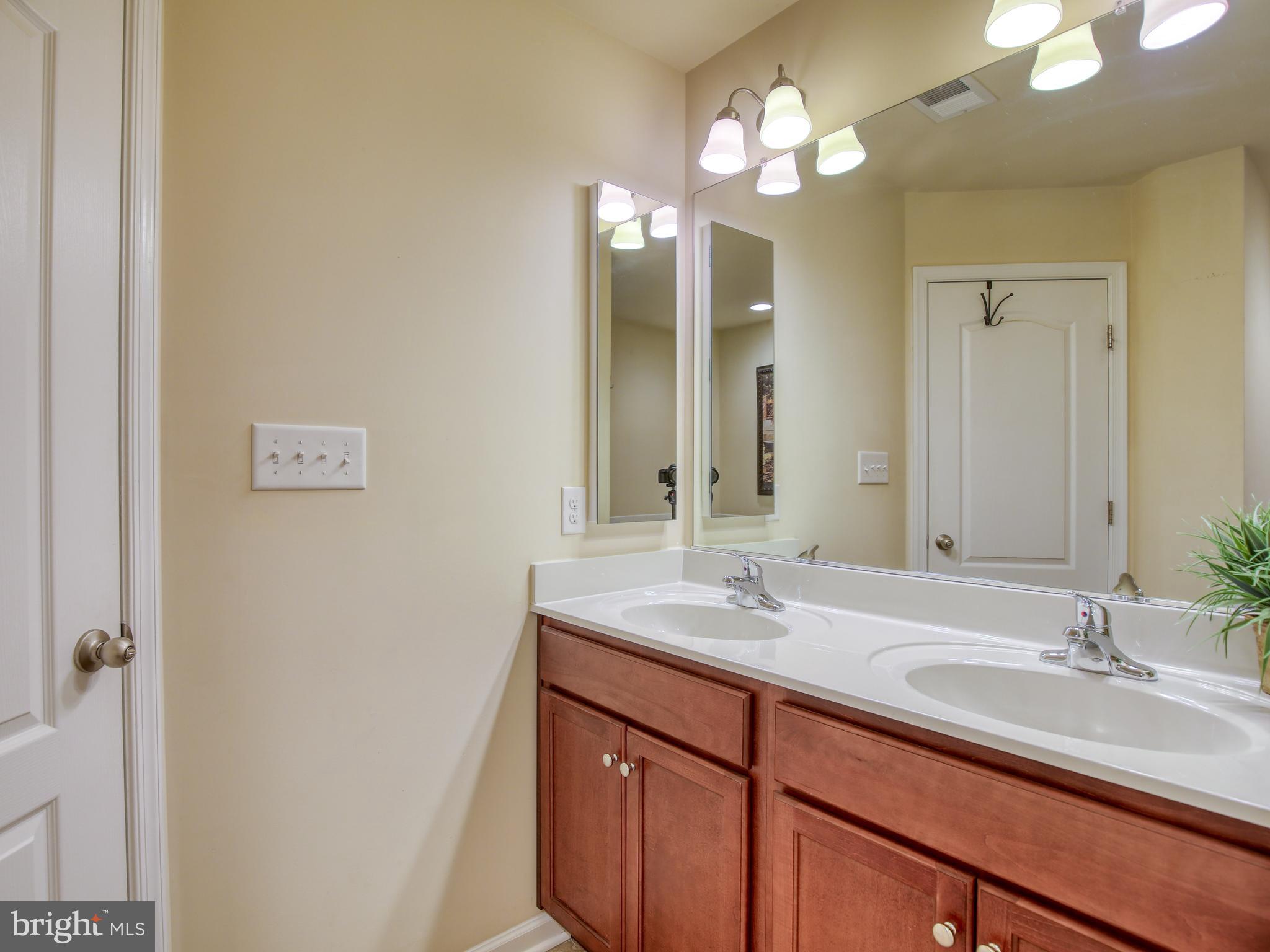 LAKELAND PLACE - Residential