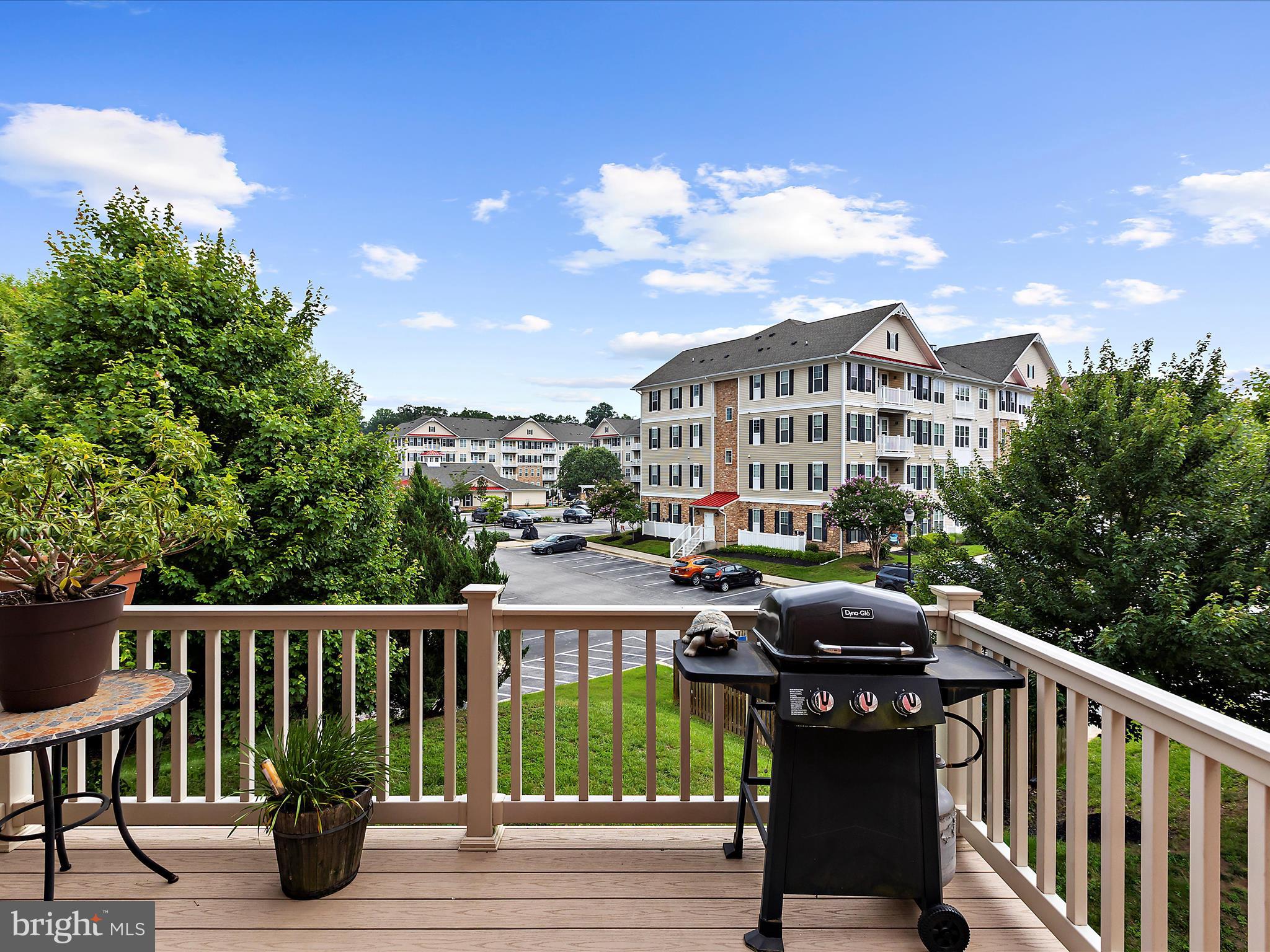 CREEKSIDE VILLAGE AT TANYARD SPRINGS - Residential