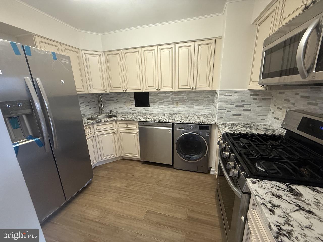 SUTTON TERR - Residential