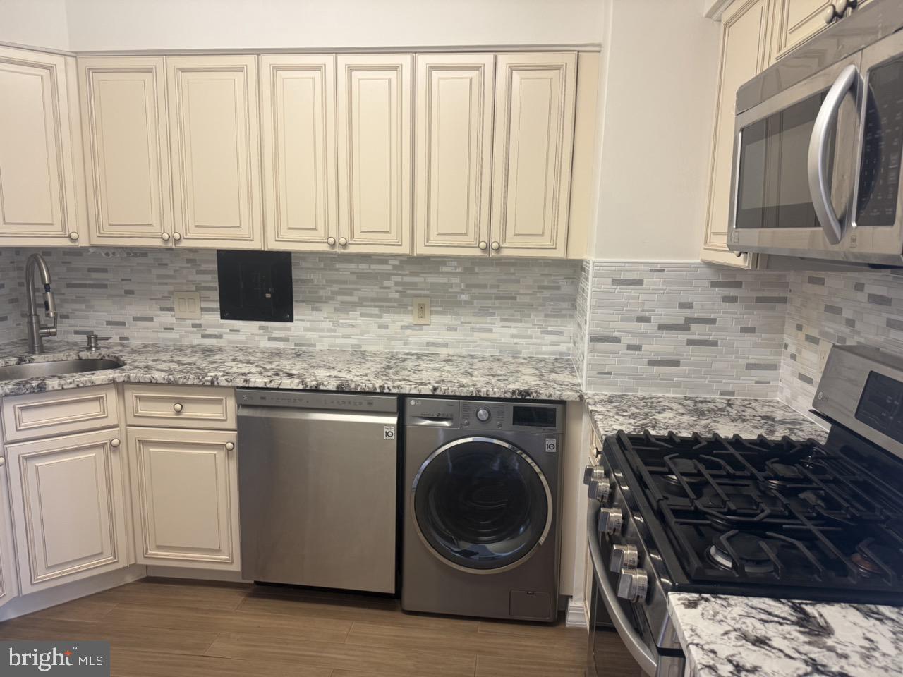 SUTTON TERR - Residential