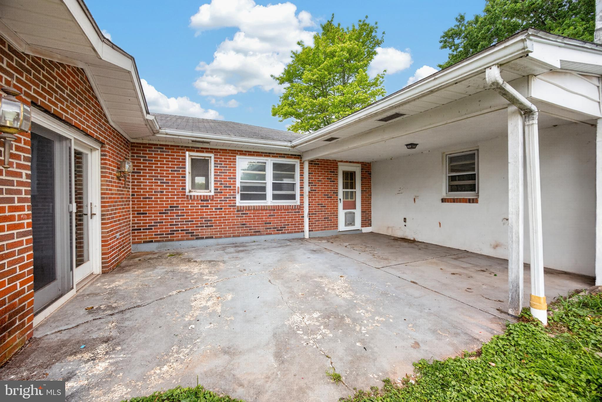 2114 STORE ROAD