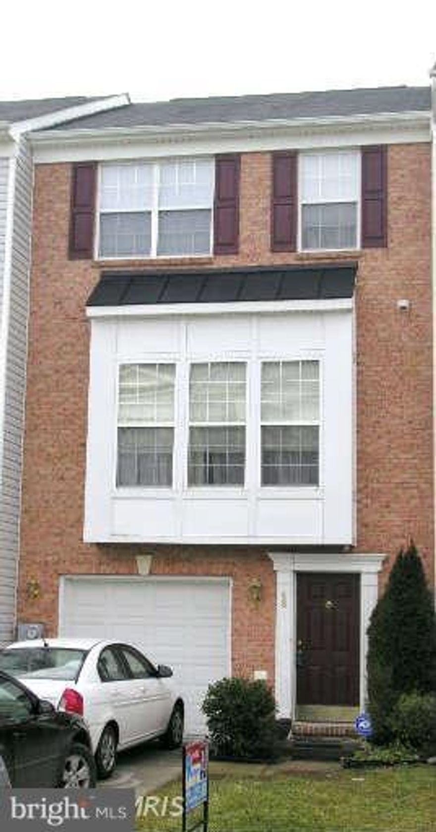 Lovely 3 bedroom, 2.2 bath Townhouse in Lees Ridge. New carpet, floors, appliances, 8 ft. bump out on all levels, 42" maple cabinets, hardwoodfloors, finished basement with half bath, deck and fence back yard