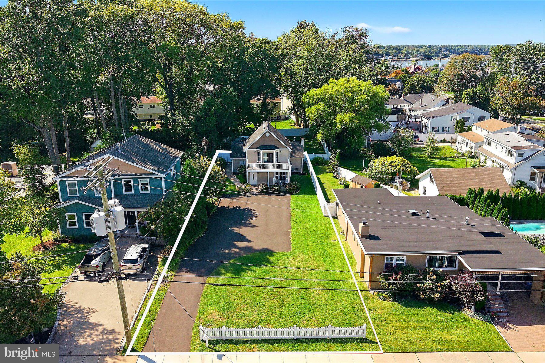 1603 W MAPLEWOOD ROAD
