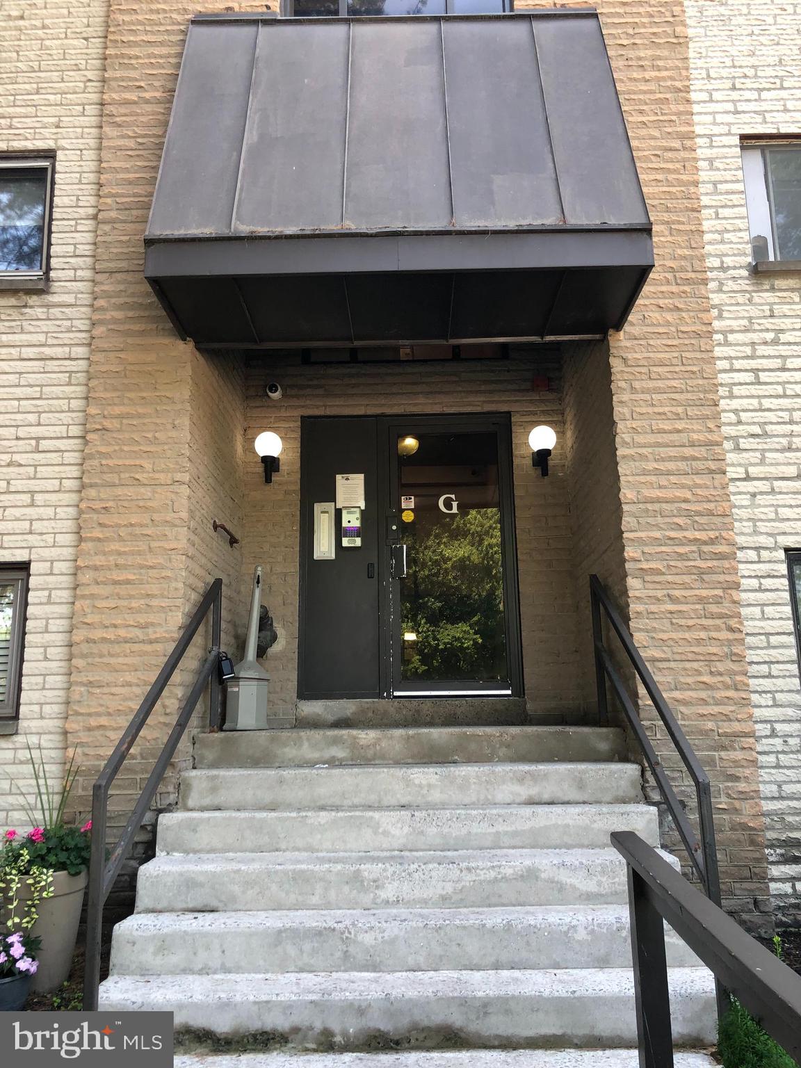 Welcome to 400 Glendale Road, Unit G13-a fun and cozy spot in the Haverford Hill Community, a charming 3-bedroom, 2-bathroom condo boasting 1,500 square feet of comfortable living space. This unit is perfect for both personal use and as a potential investment property.
Step inside to find vinyl flooring spread throughout the home, offering a cohesive flow from room to room. The spacious living area is perfect for relaxation and entertaining. The kitchen, with it's ample counter space and cabinets, is ready for your culinary adventures.
With three roomy bedrooms, you've got plenty of space. The primary bedroom comes with a walk-in closet that is perfect for keeping everything organized and an en-suite bathroom.
Don't miss this opportunity to make 400 Glendale Road, unit G13 your new home or investment.