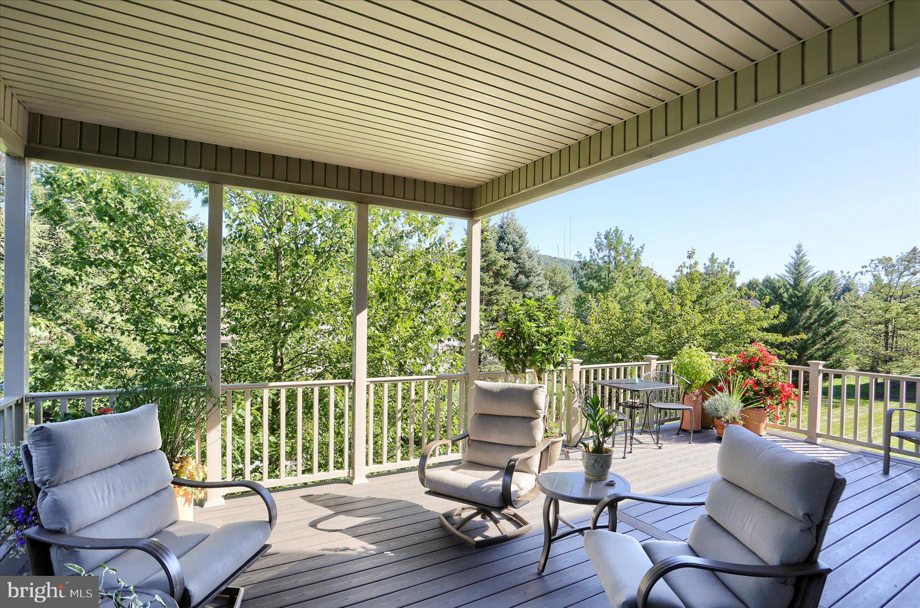 LAUREL POINT - Residential