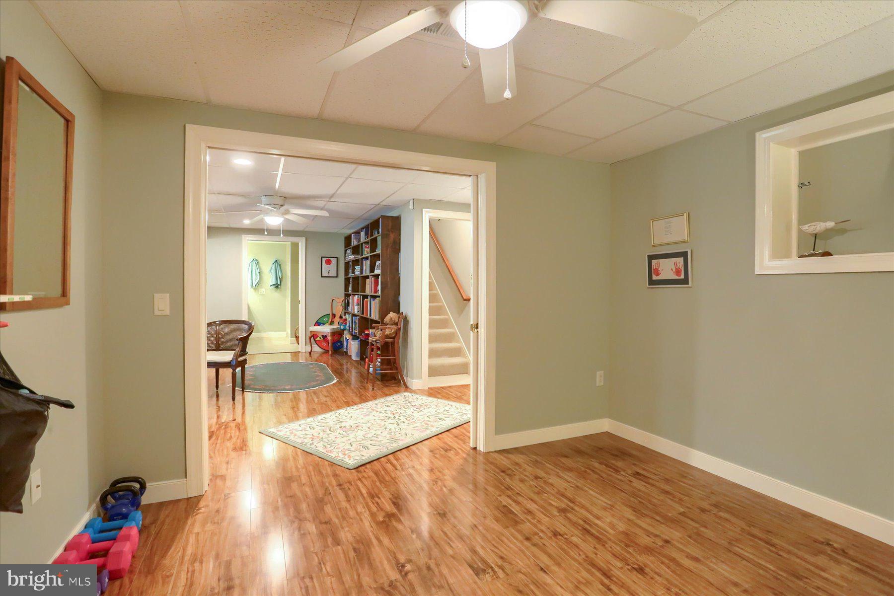 LAUREL POINT - Residential