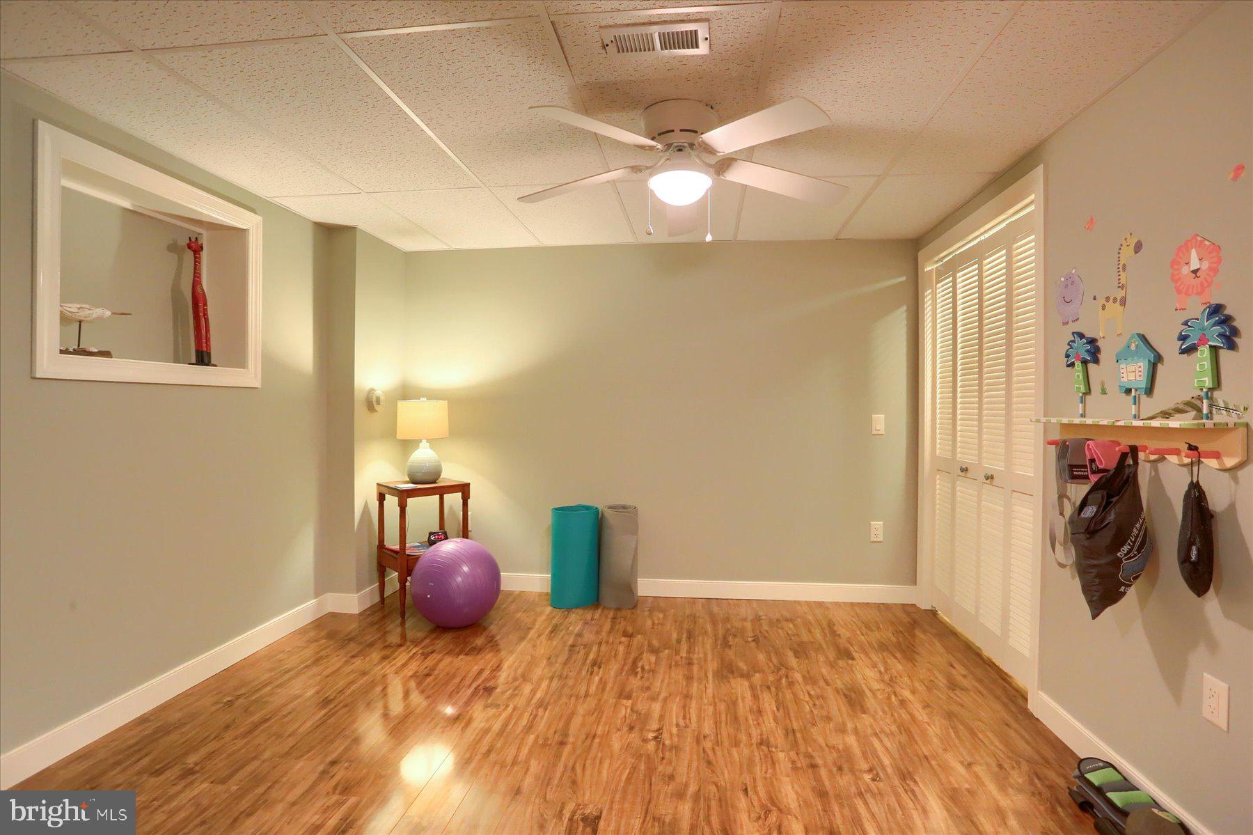 LAUREL POINT - Residential