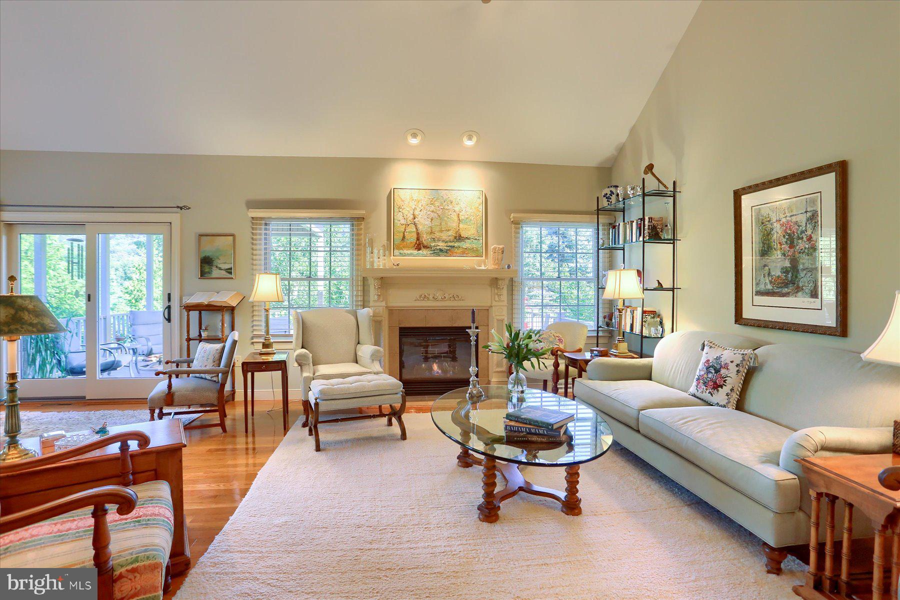 LAUREL POINT - Residential