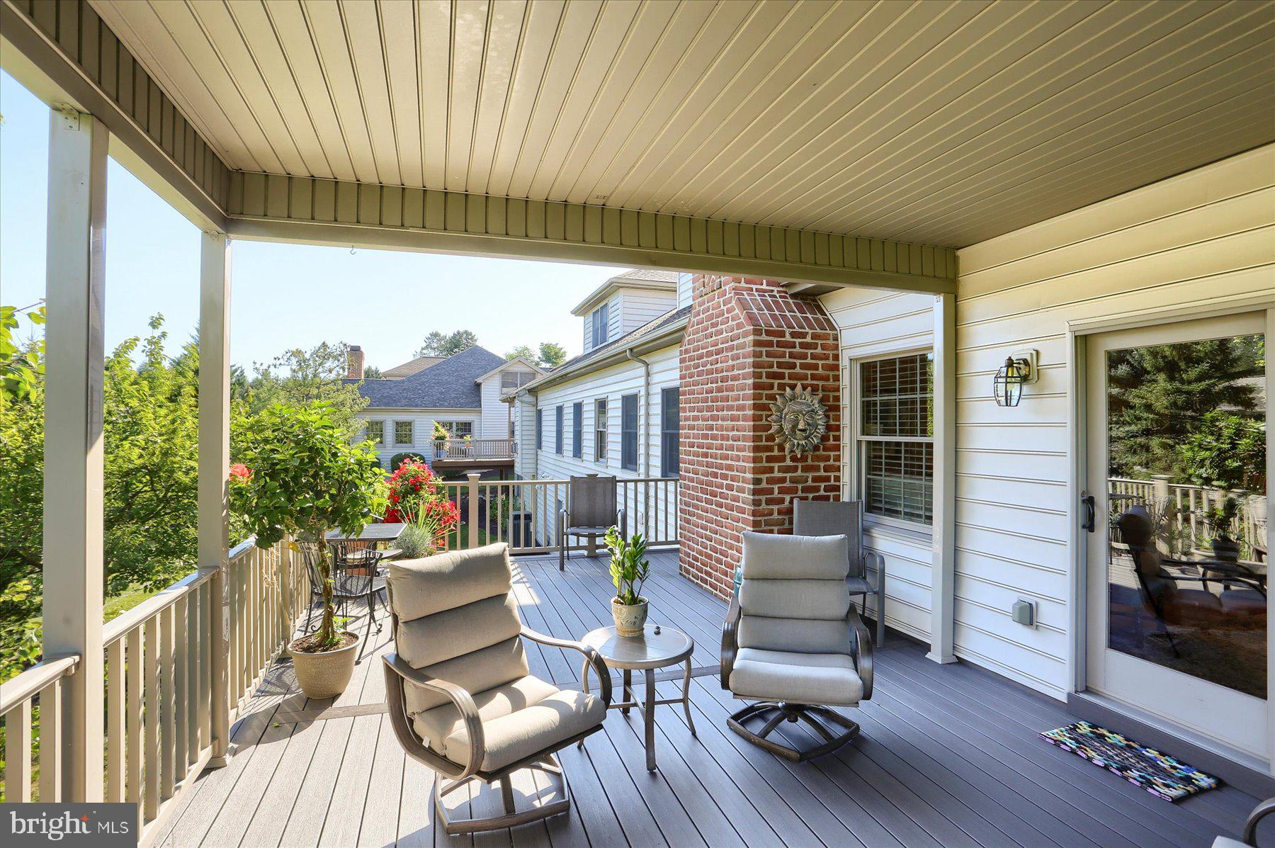 LAUREL POINT - Residential