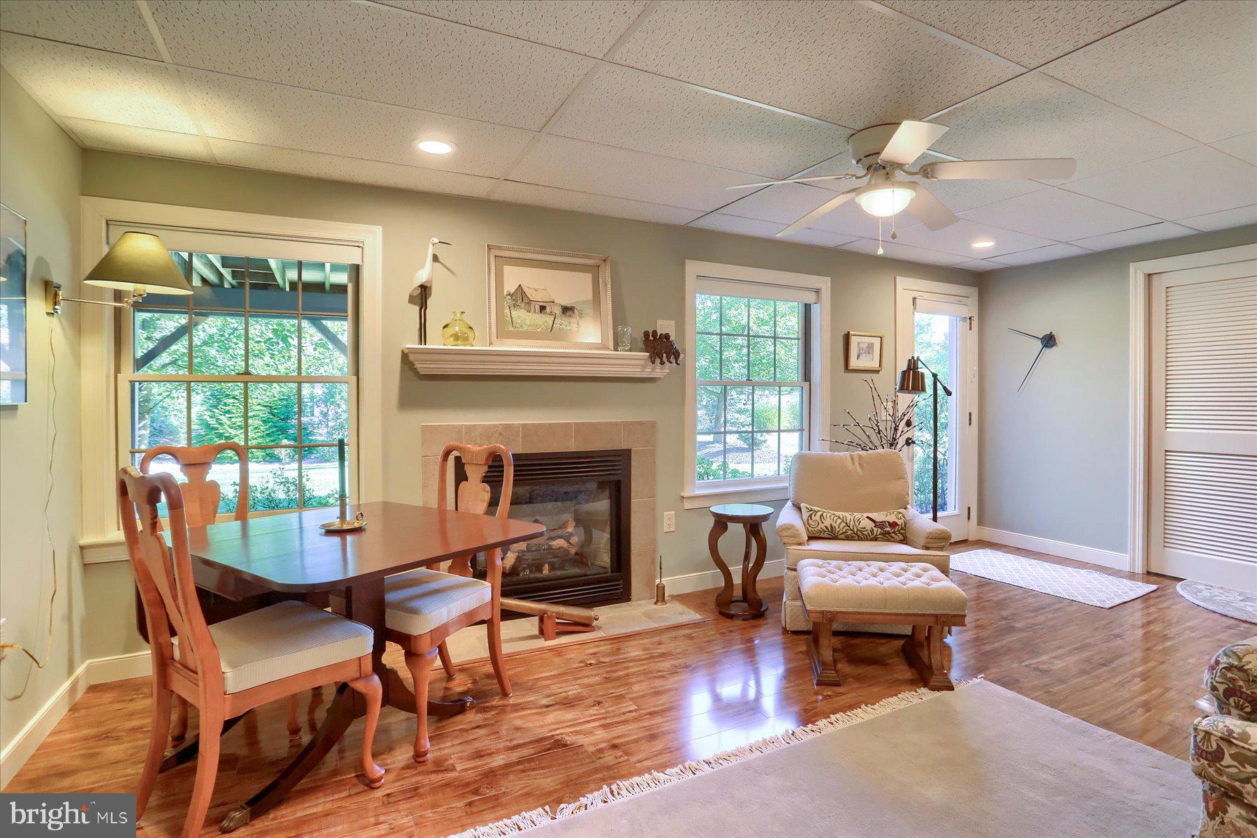 LAUREL POINT - Residential