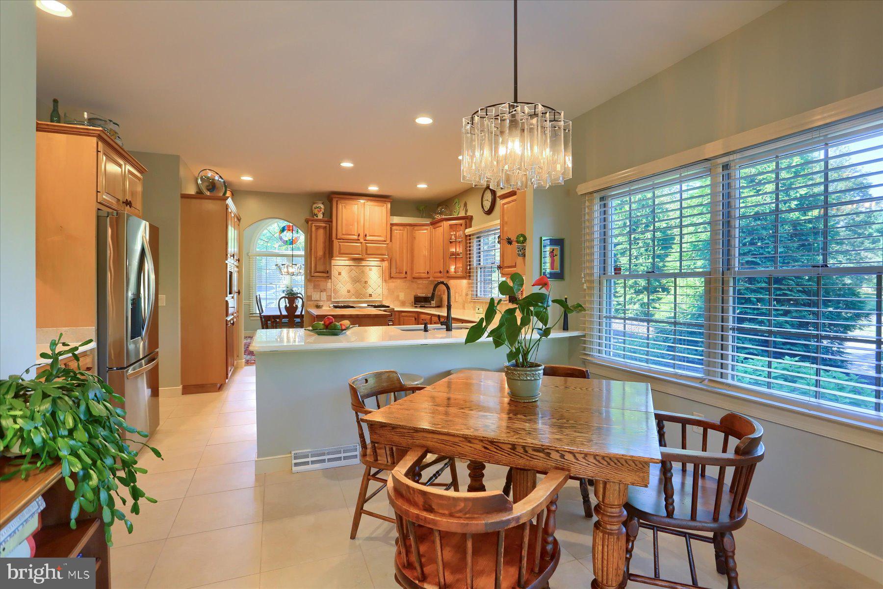 LAUREL POINT - Residential