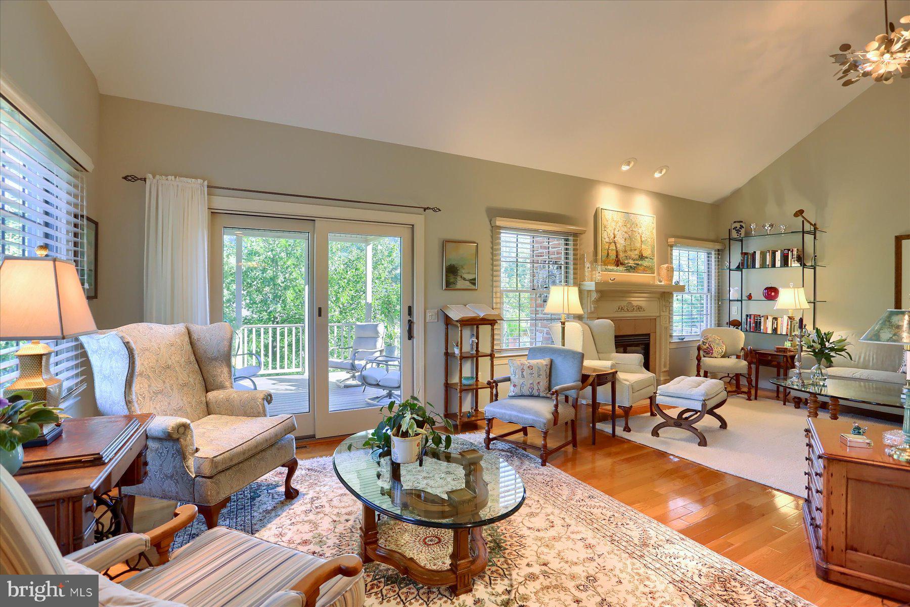 LAUREL POINT - Residential