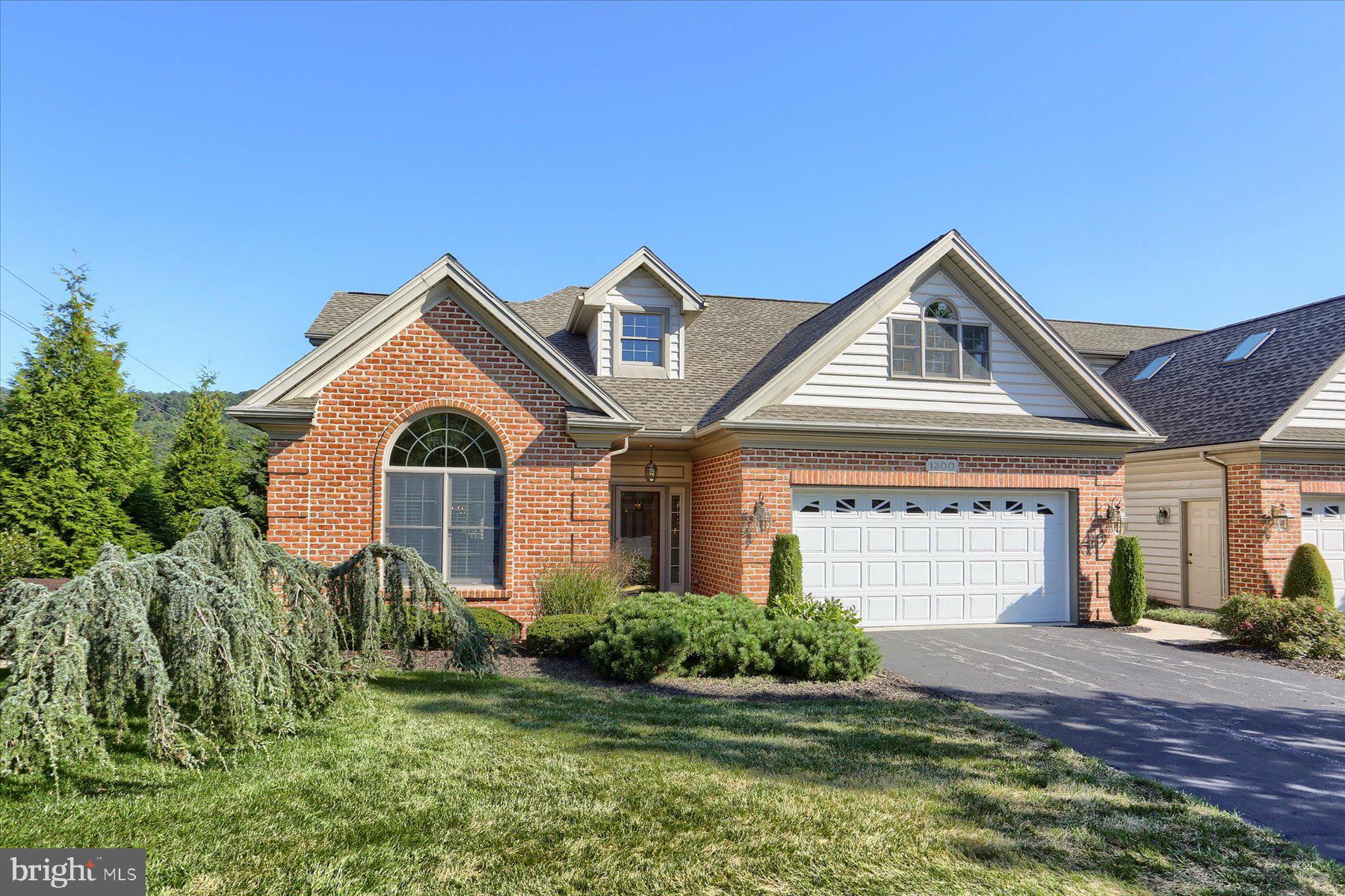 LAUREL POINT - Residential