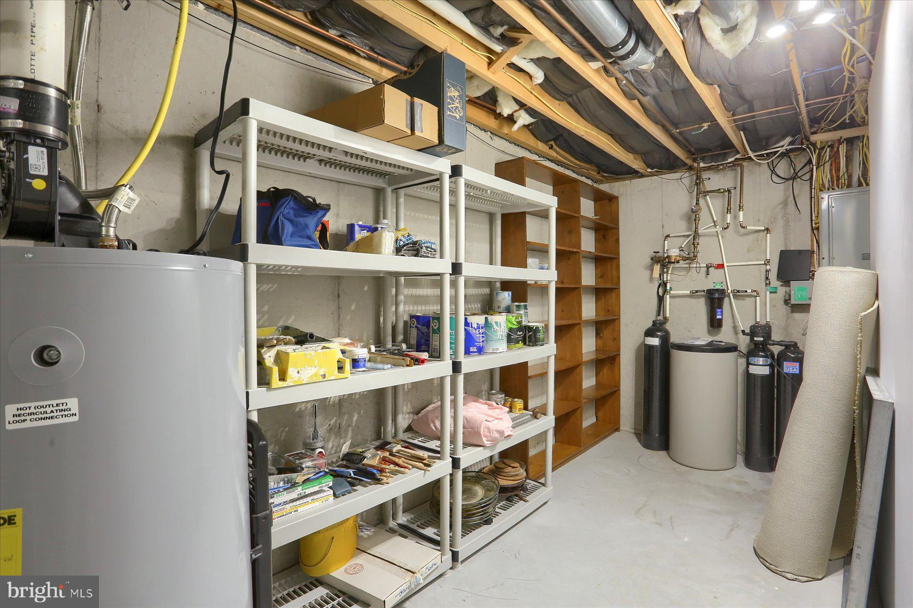 LAUREL POINT - Residential