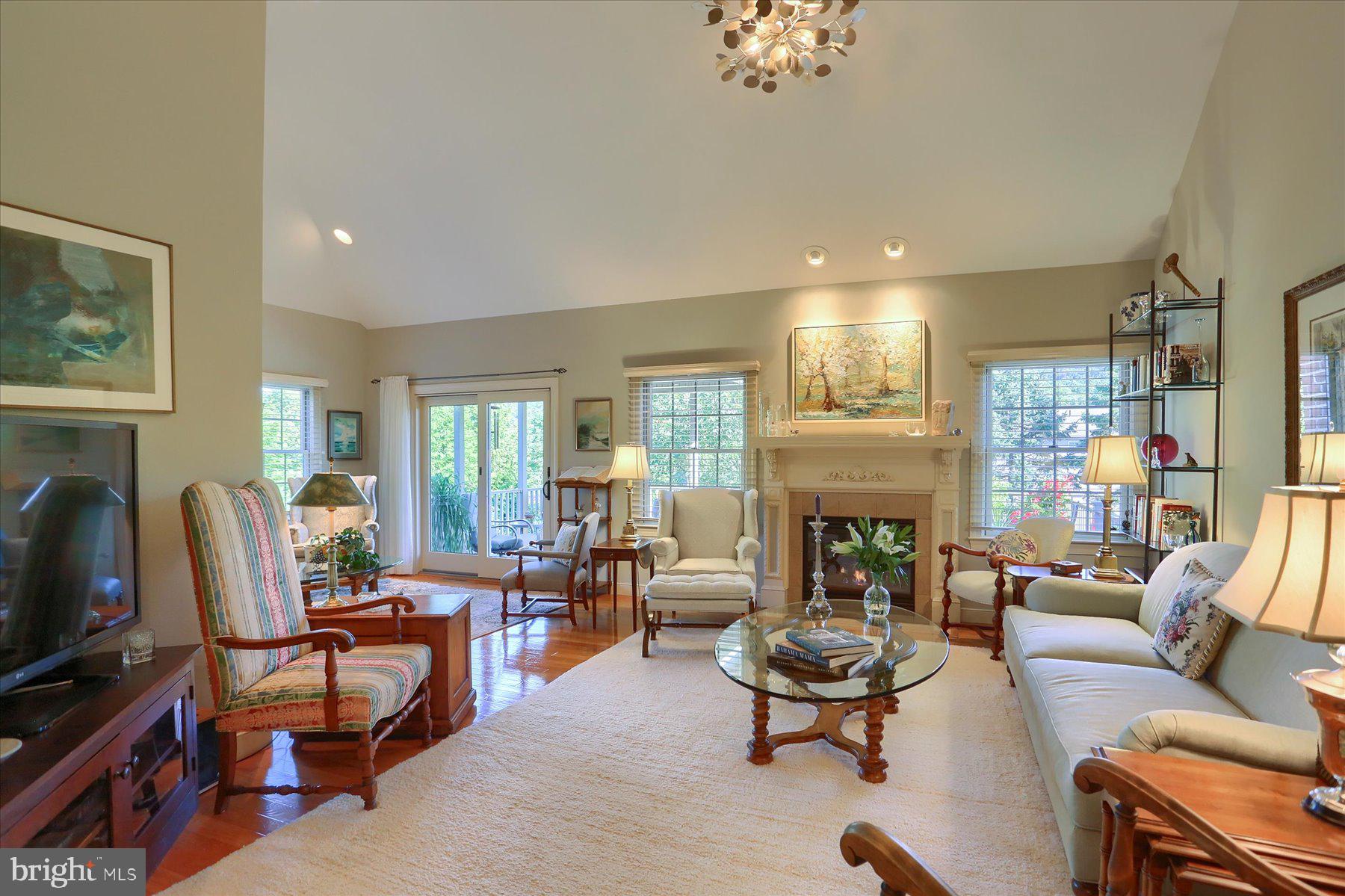 LAUREL POINT - Residential