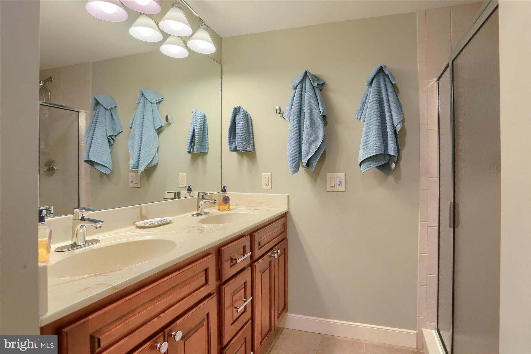 LAUREL POINT - Residential