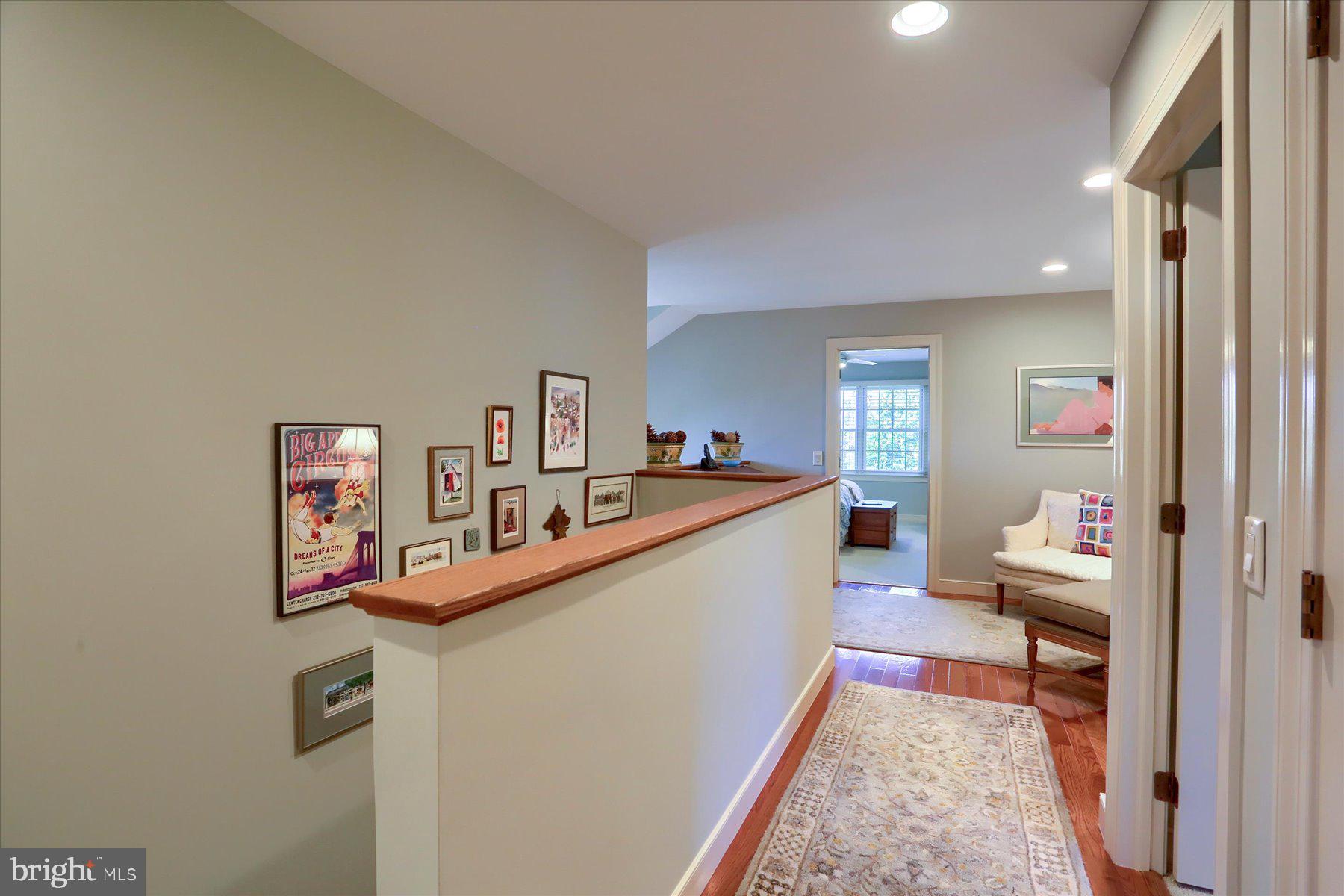 LAUREL POINT - Residential