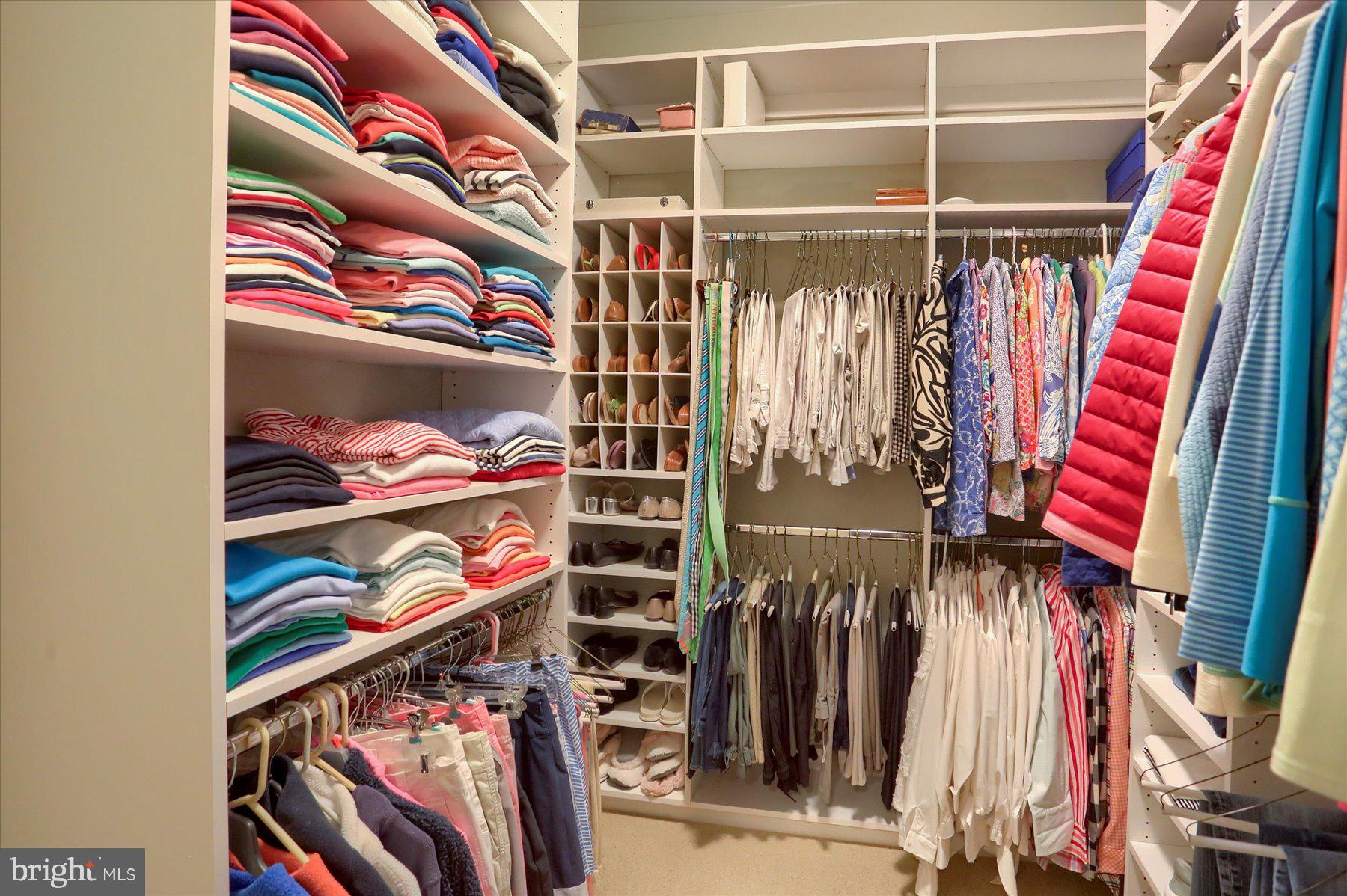 LAUREL POINT - Residential