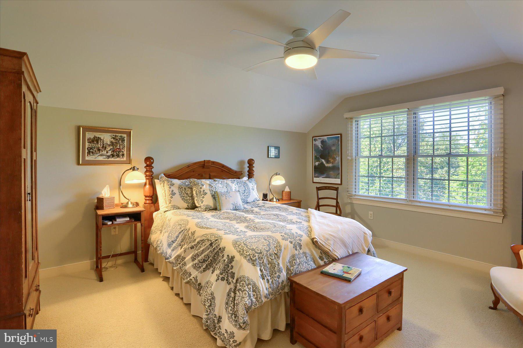 LAUREL POINT - Residential