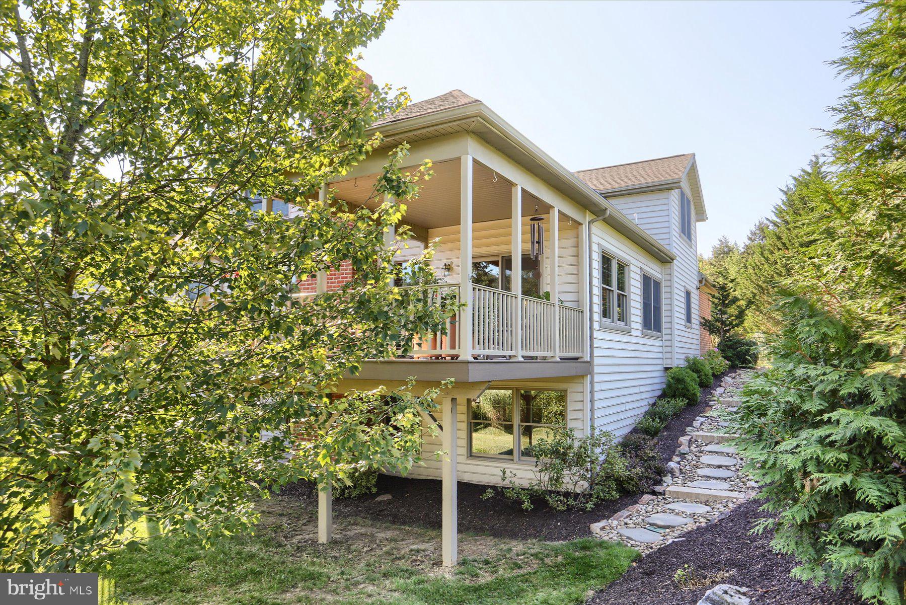 LAUREL POINT - Residential