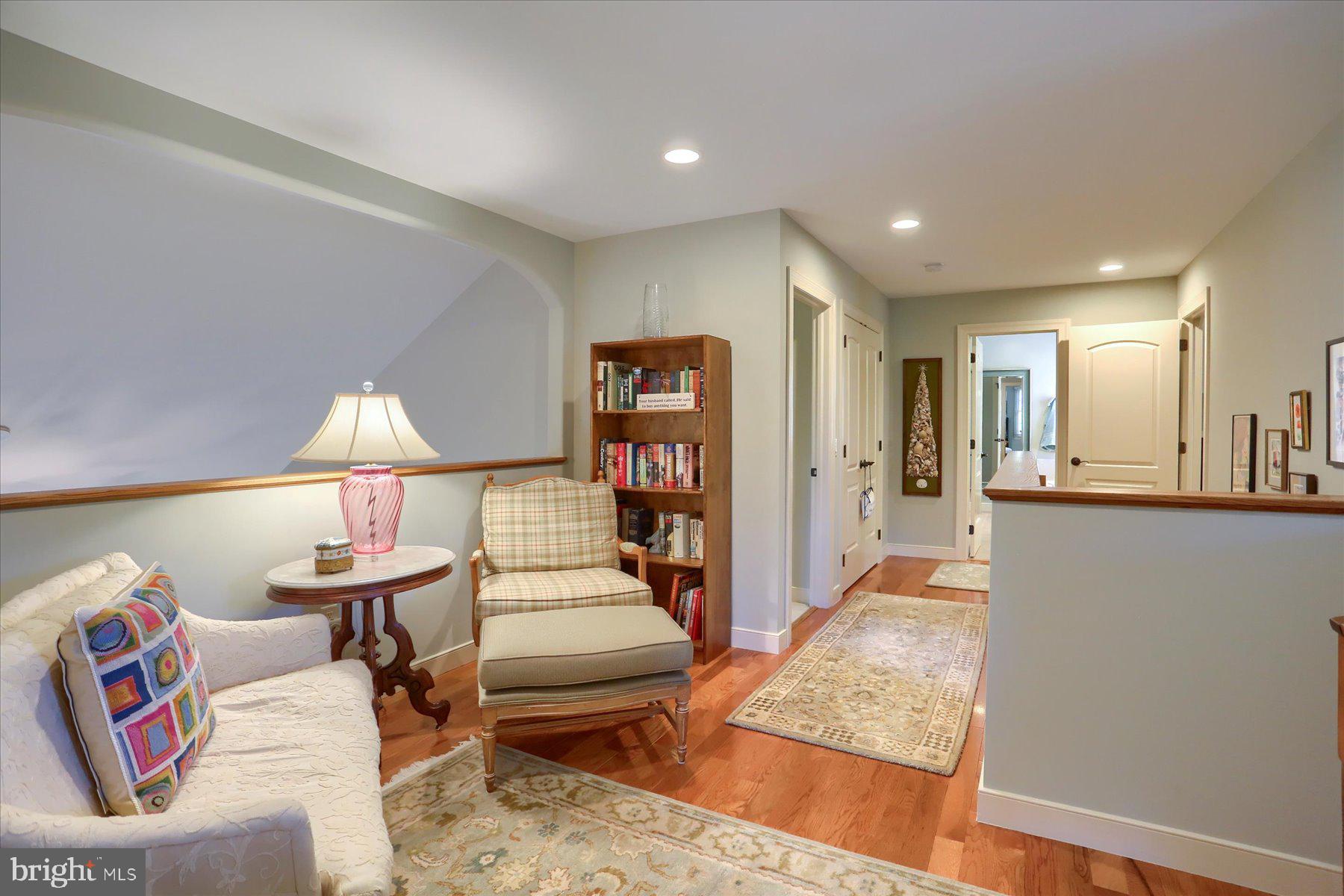 LAUREL POINT - Residential