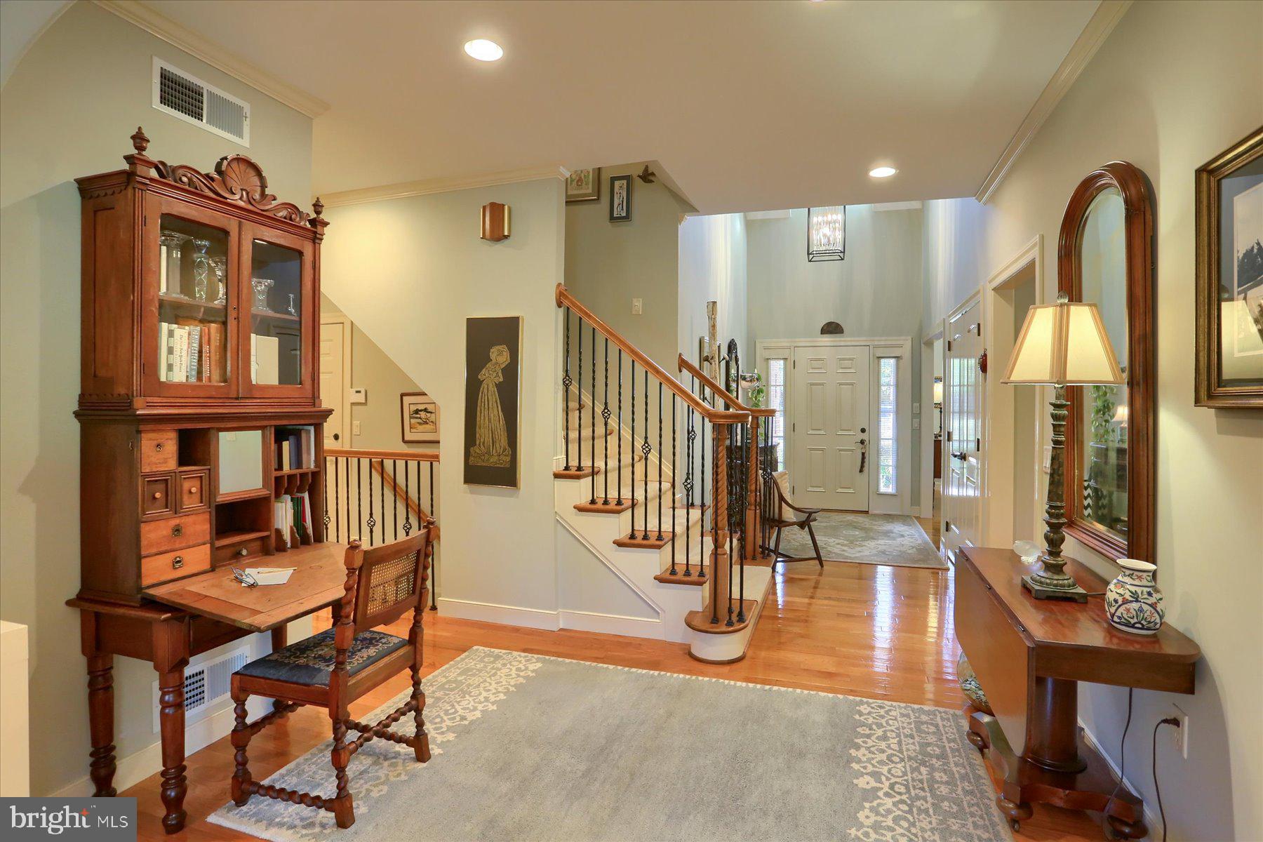 LAUREL POINT - Residential