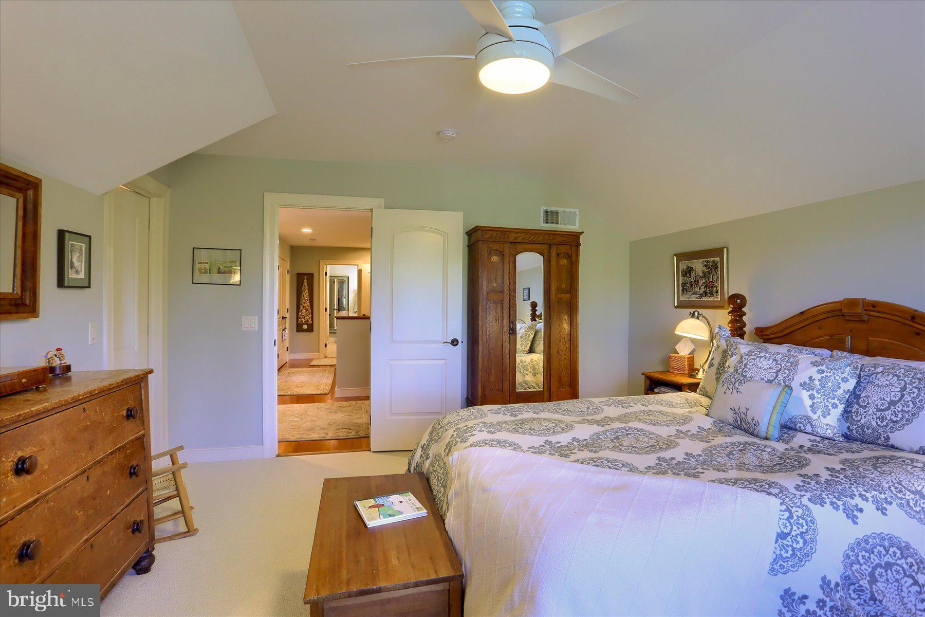 LAUREL POINT - Residential