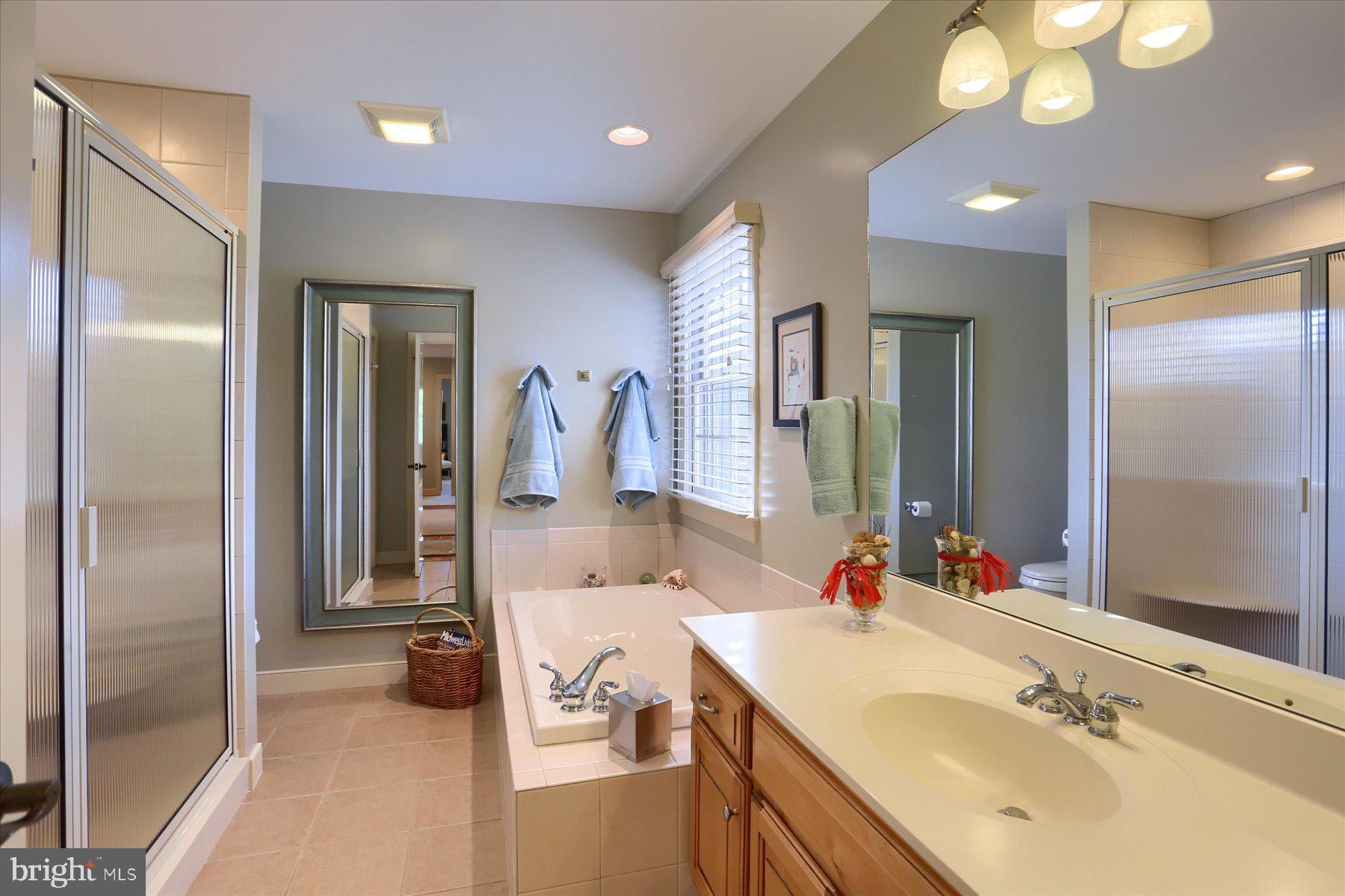 LAUREL POINT - Residential