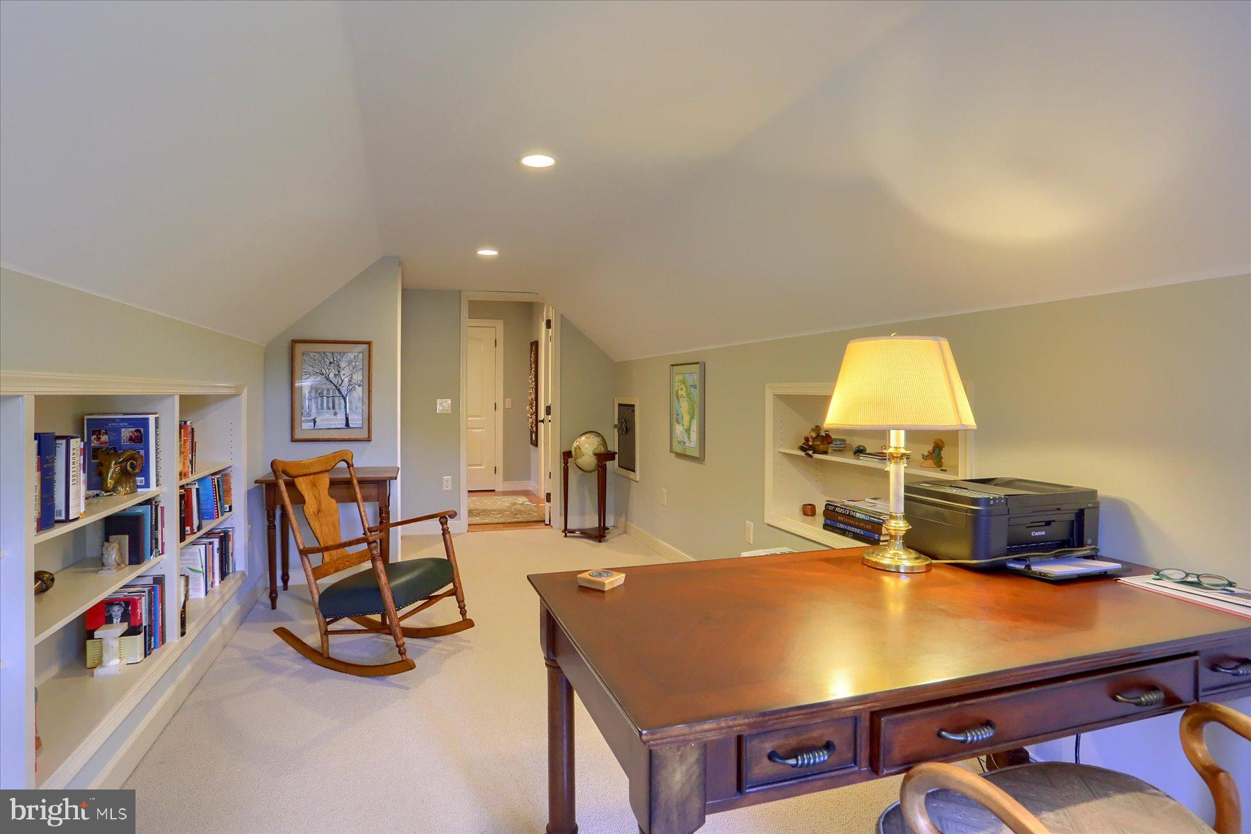 LAUREL POINT - Residential