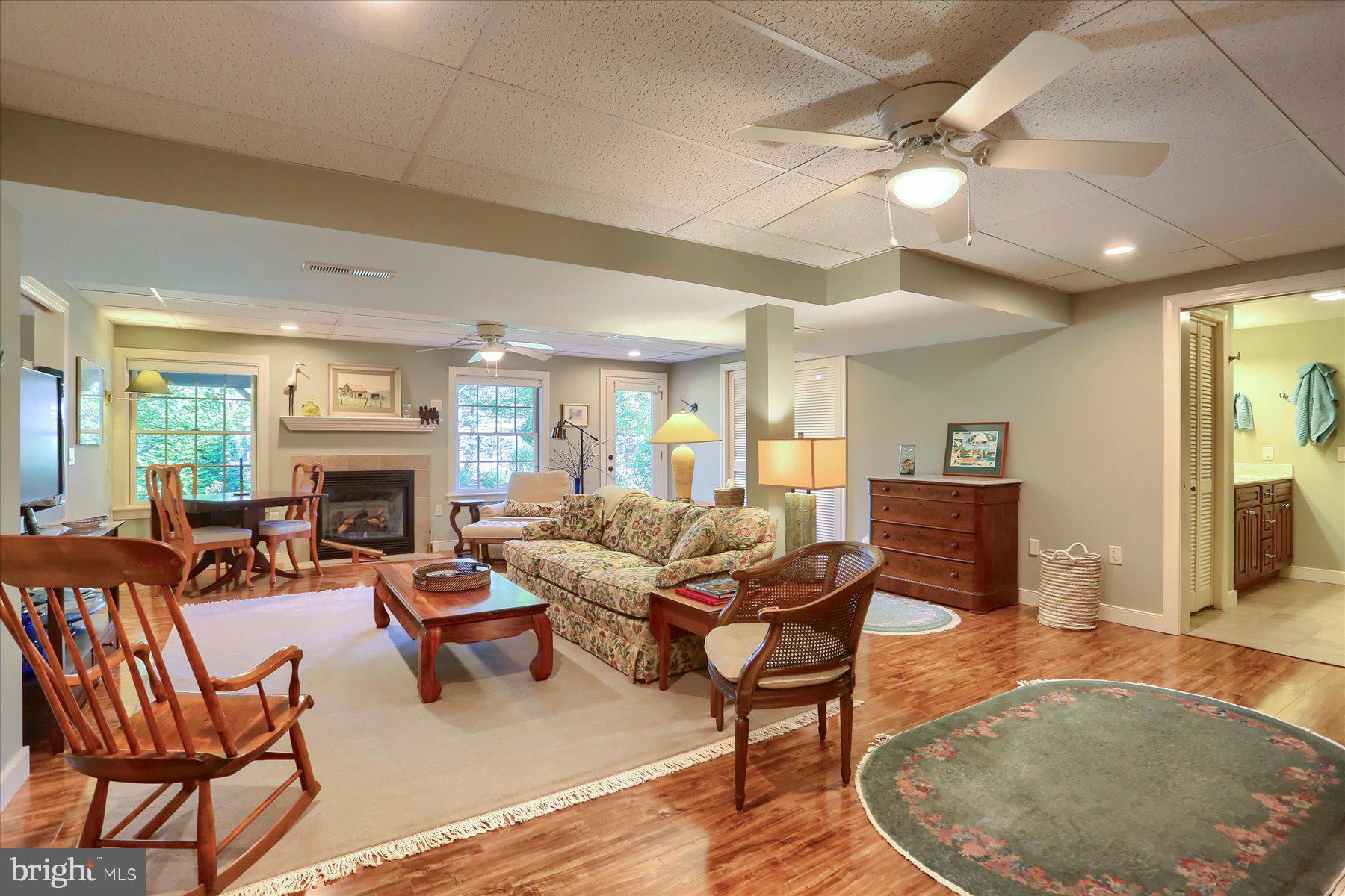 LAUREL POINT - Residential