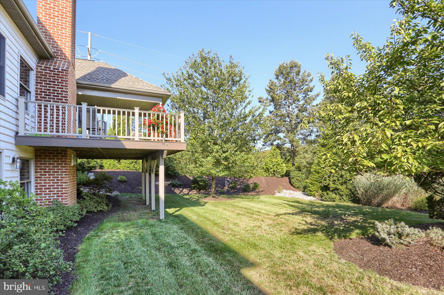 LAUREL POINT - Residential