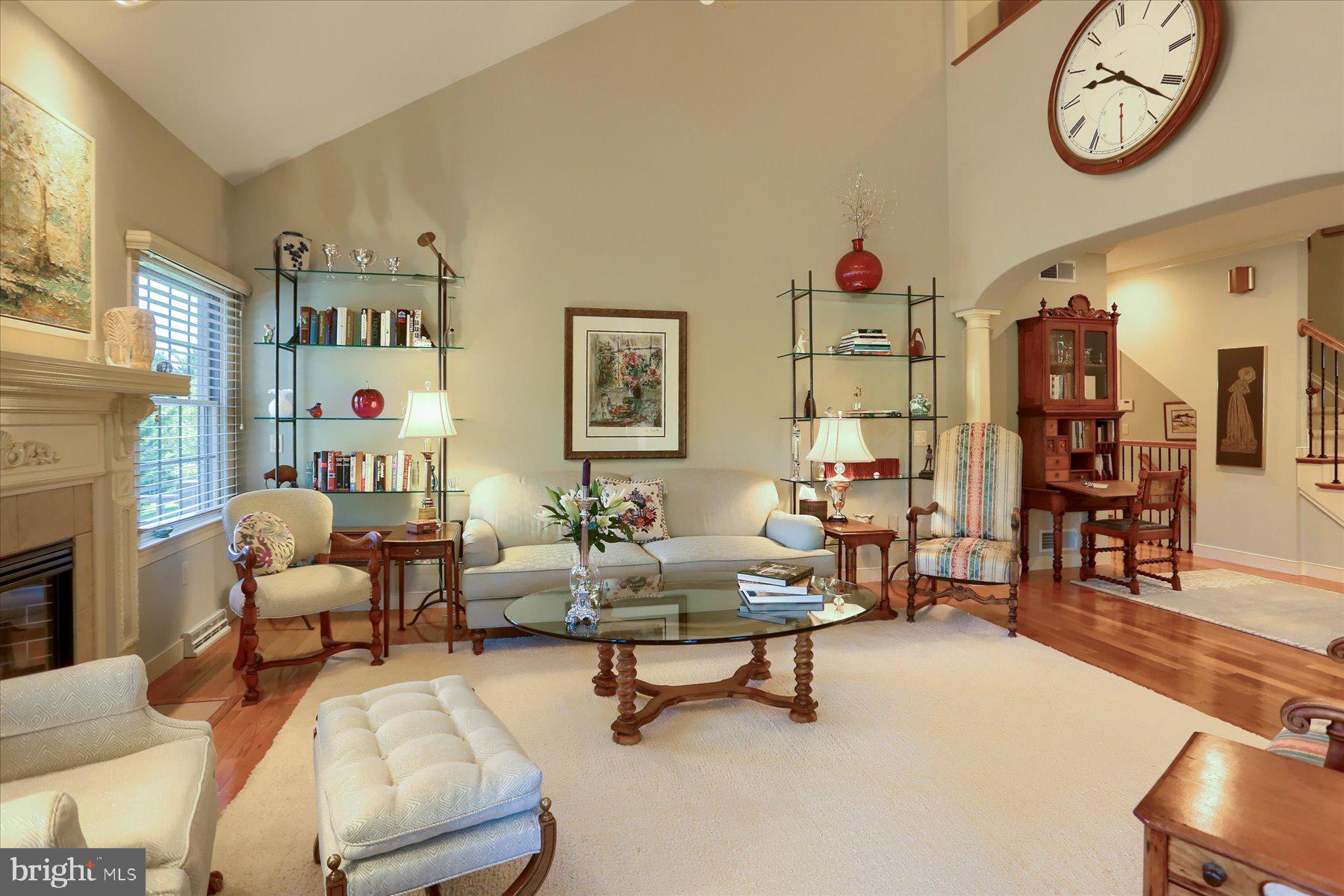 LAUREL POINT - Residential