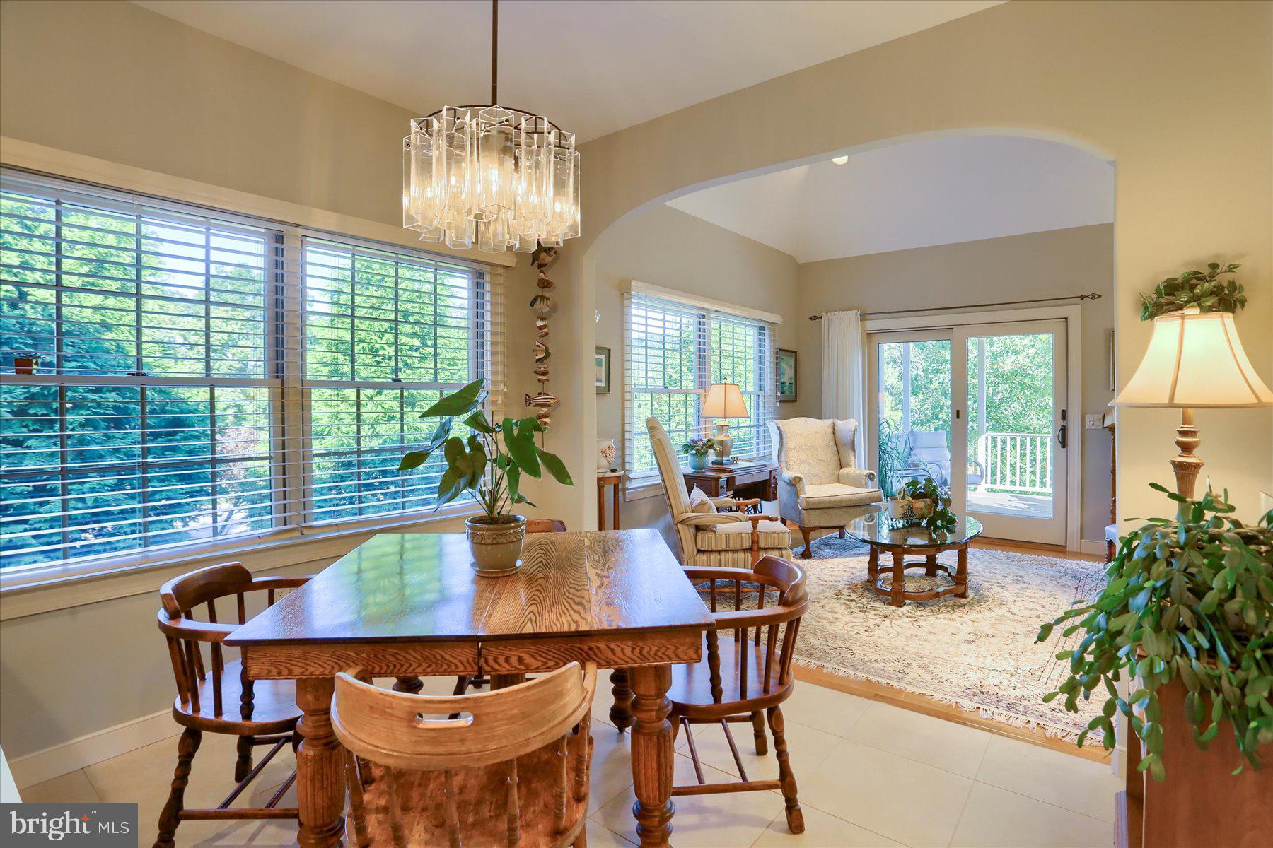 LAUREL POINT - Residential