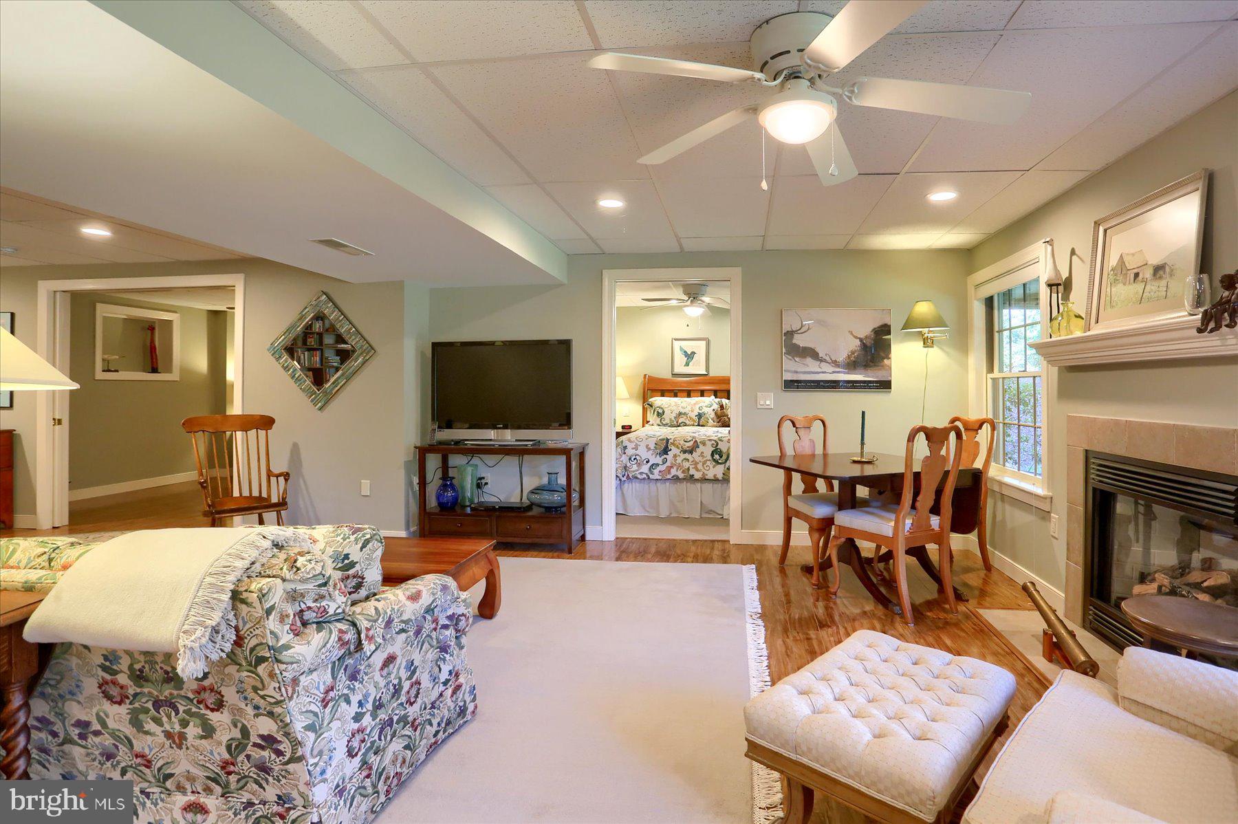 LAUREL POINT - Residential