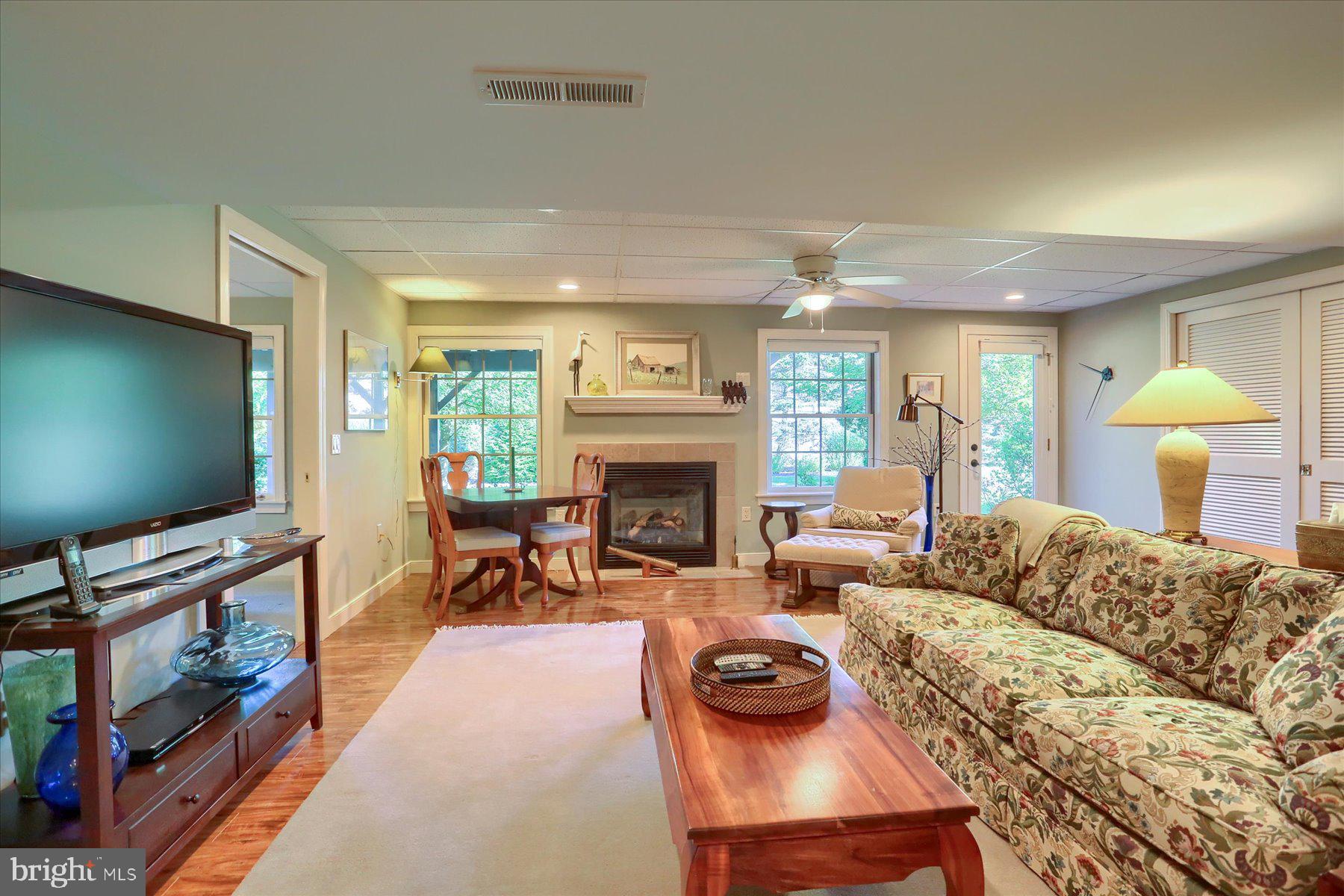 LAUREL POINT - Residential