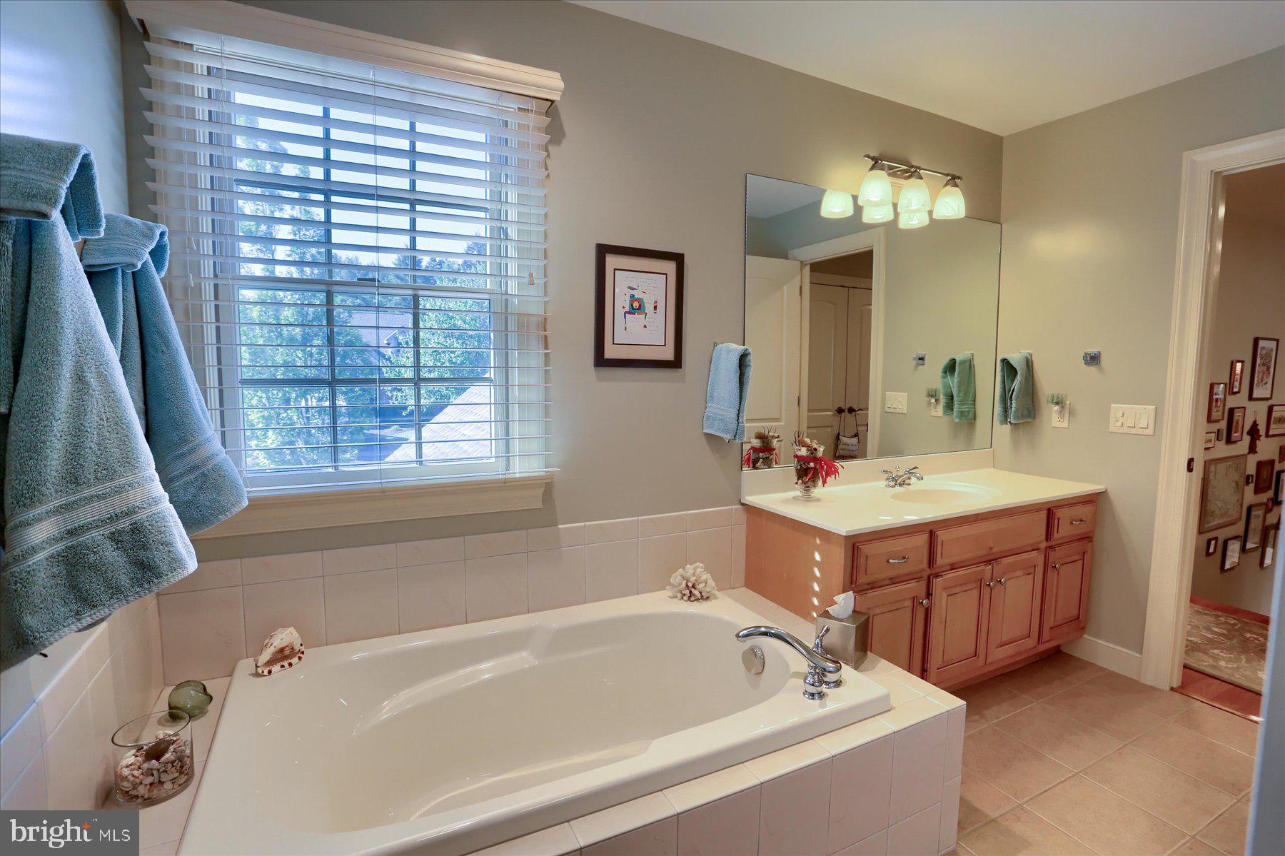 LAUREL POINT - Residential