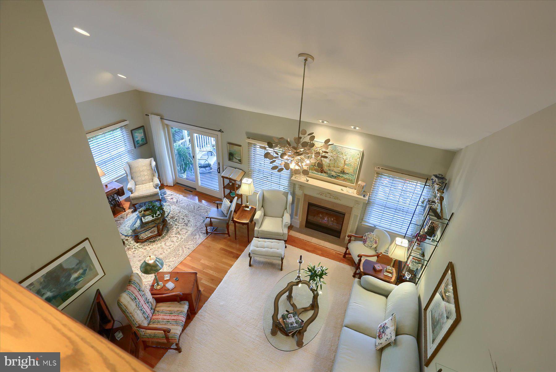 LAUREL POINT - Residential