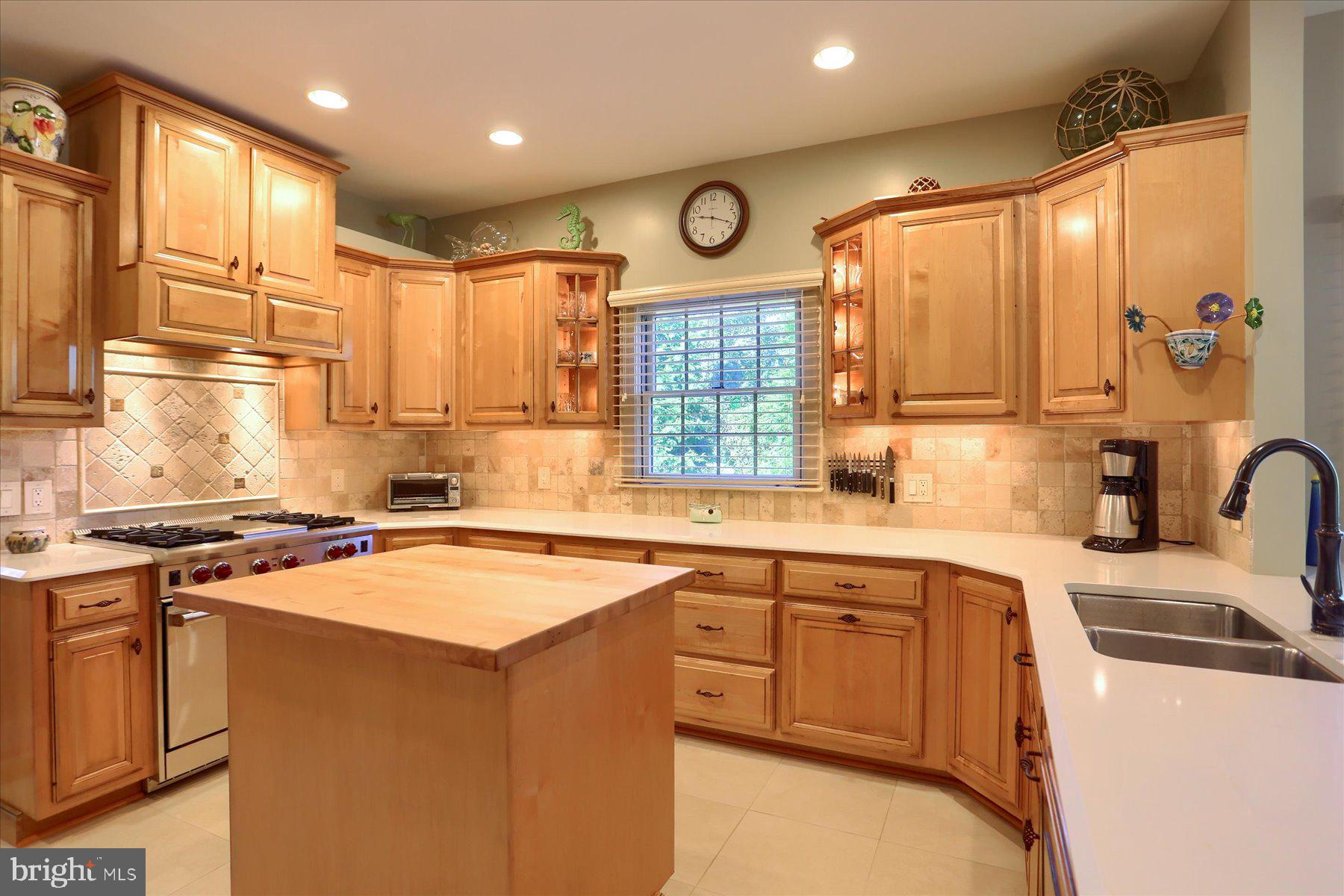 LAUREL POINT - Residential