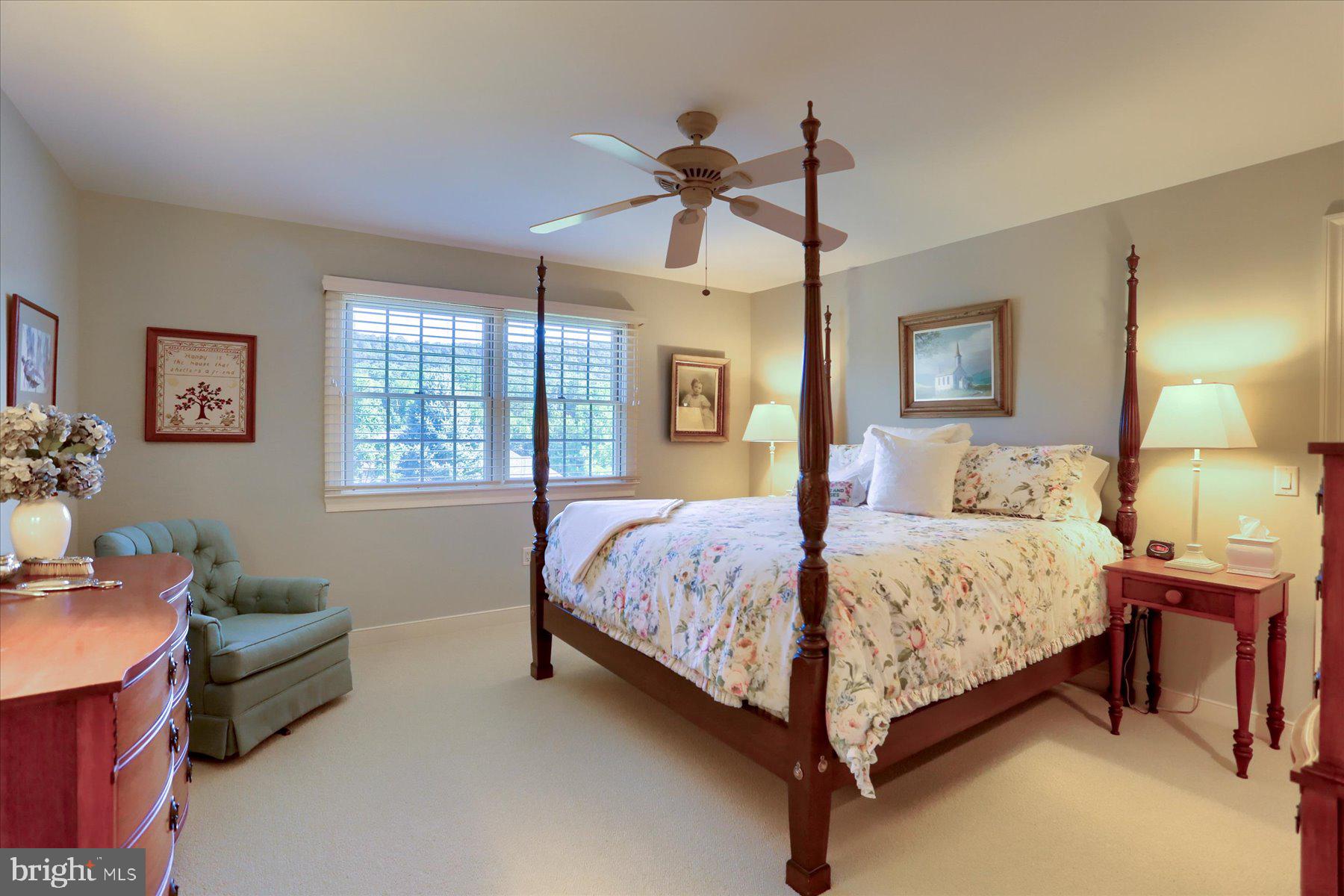 LAUREL POINT - Residential